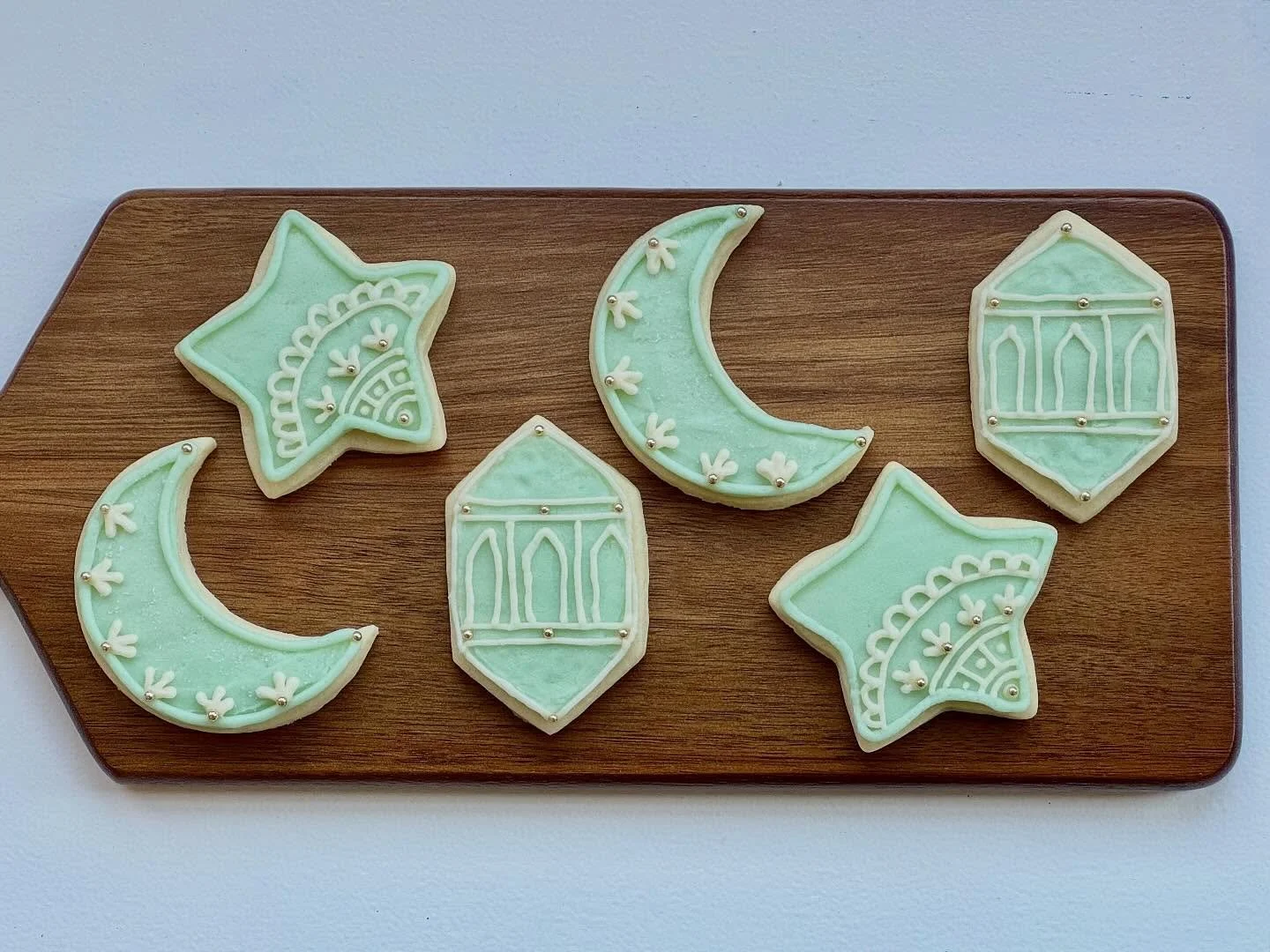 A little something pretty to start the day ✨

Soft colors, delicate details, and just enough shimmer to make them feel a little special.

Custom cookies available for celebrations big and small. Want cookies for a special occasion? Send me a message 