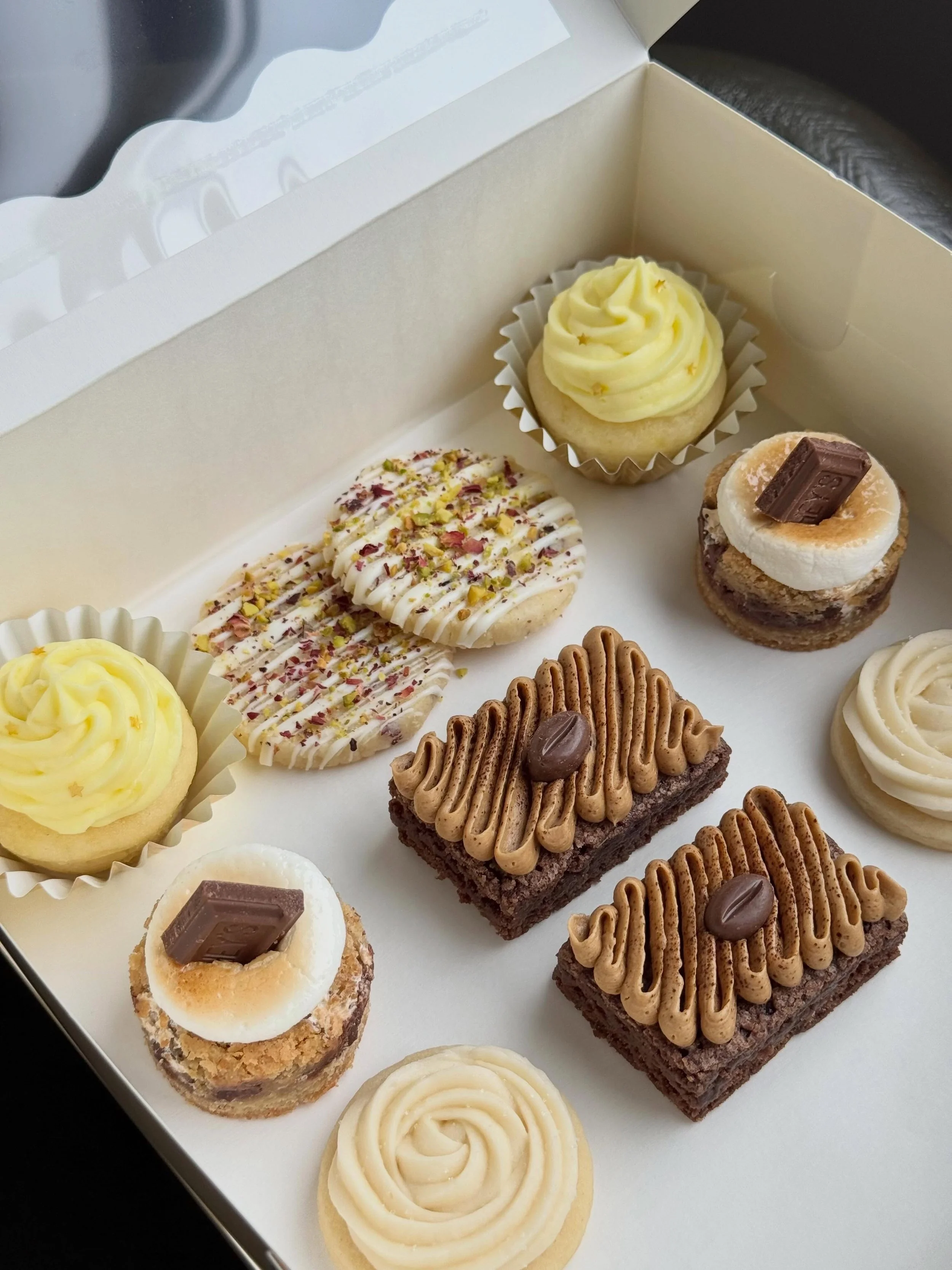 Why choose just one dessert? ✨

Mini dessert assortments let guests sample a little bit of everything&hellip; from buttercream sugar cookies and espresso brownies to cookie cups, bars, and other bakery favorites.

Have an event coming up? Tell me a l