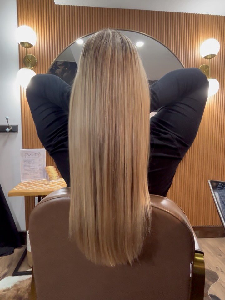 4 weeks later and her hair is still giving ✨
Same shine. Same smoothness. Same healthy glow &mdash; like it was done today.

That&rsquo;s the power of Hair Botox 💎
&bull; Long-lasting results
&bull; Deep hydration + repair
&bull; No formaldehyde
&bu