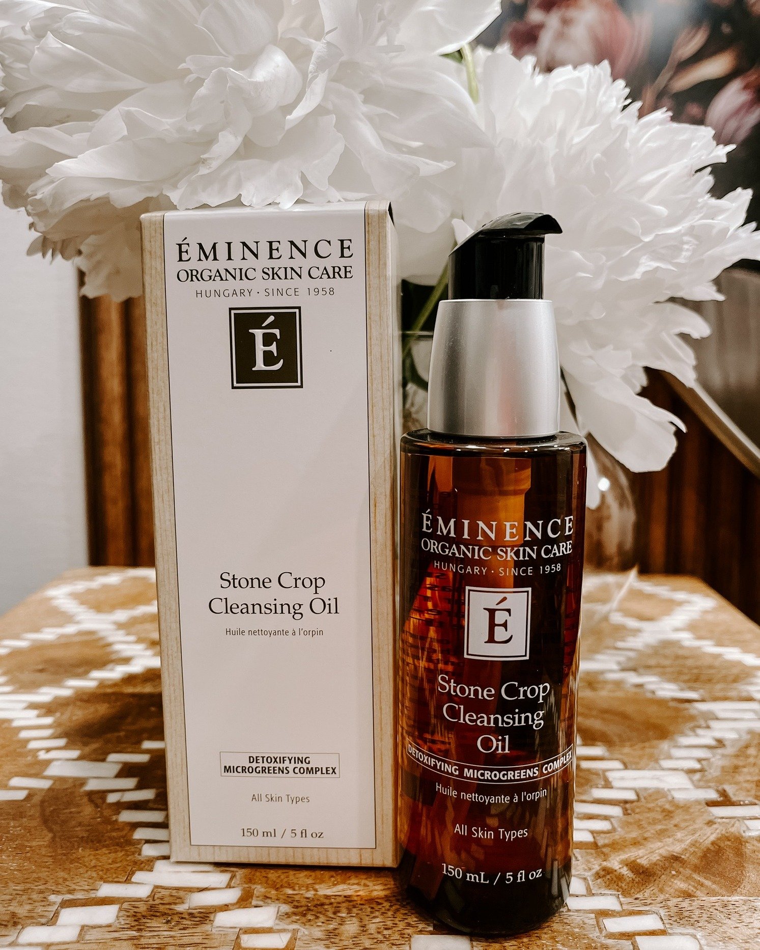 Eminence Stone Crop Cleansing Oil - A gentle first cleanse staple ✨
&bull; Dissolves makeup &amp; SPF
&bull; Supports hydration &amp; skin barrier health
&bull; Helps brighten and even skin tone
&bull; Leaves skin soft, never greasy
Perfect as the fi