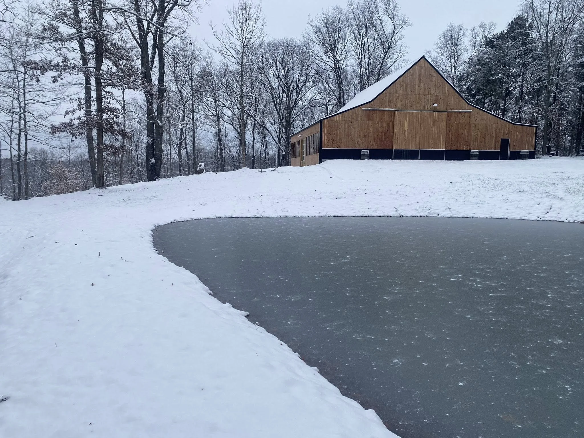 Barn snow.jpg