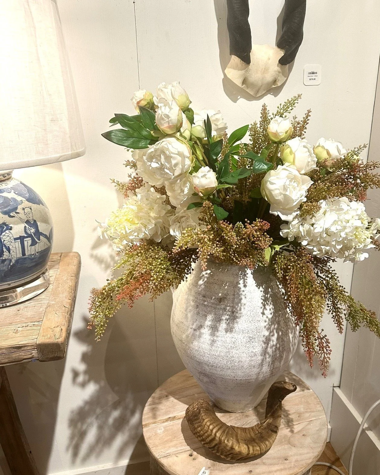 Round Top moments. A weekend of good company and good finds.
#antiques #bluehills #roundtop #interiordesign #Smallbiz #paulmichaelcompany #thearborsroundtop #thecompound_roundtop #goodfinds #shopping #beautiful