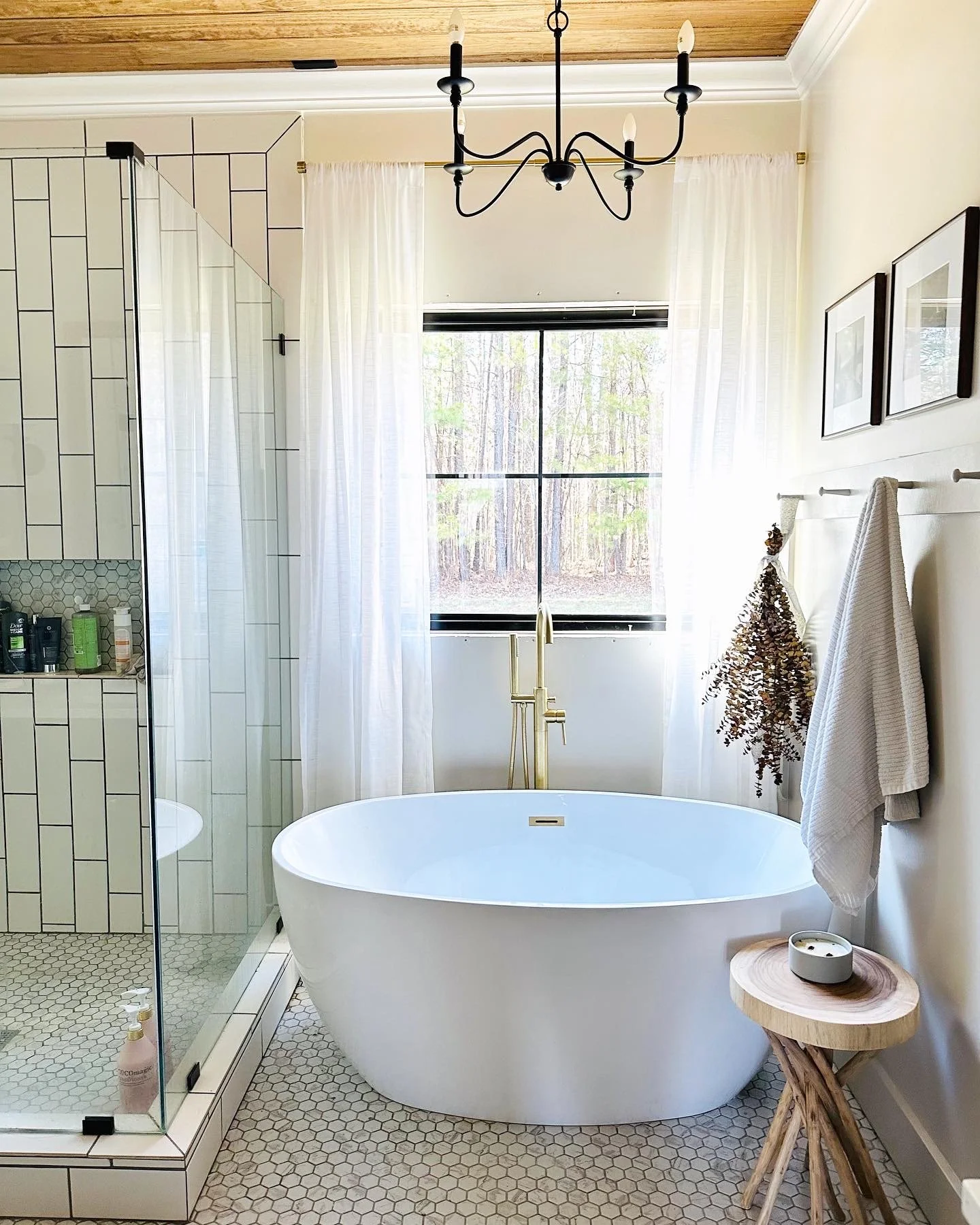 7 Mile primary bath.JPG