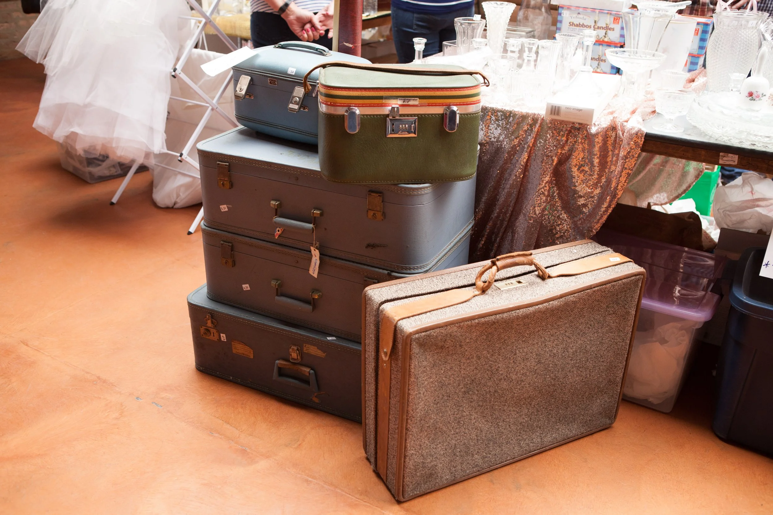 vintage trucks and suitcases for a vintage flair wedding