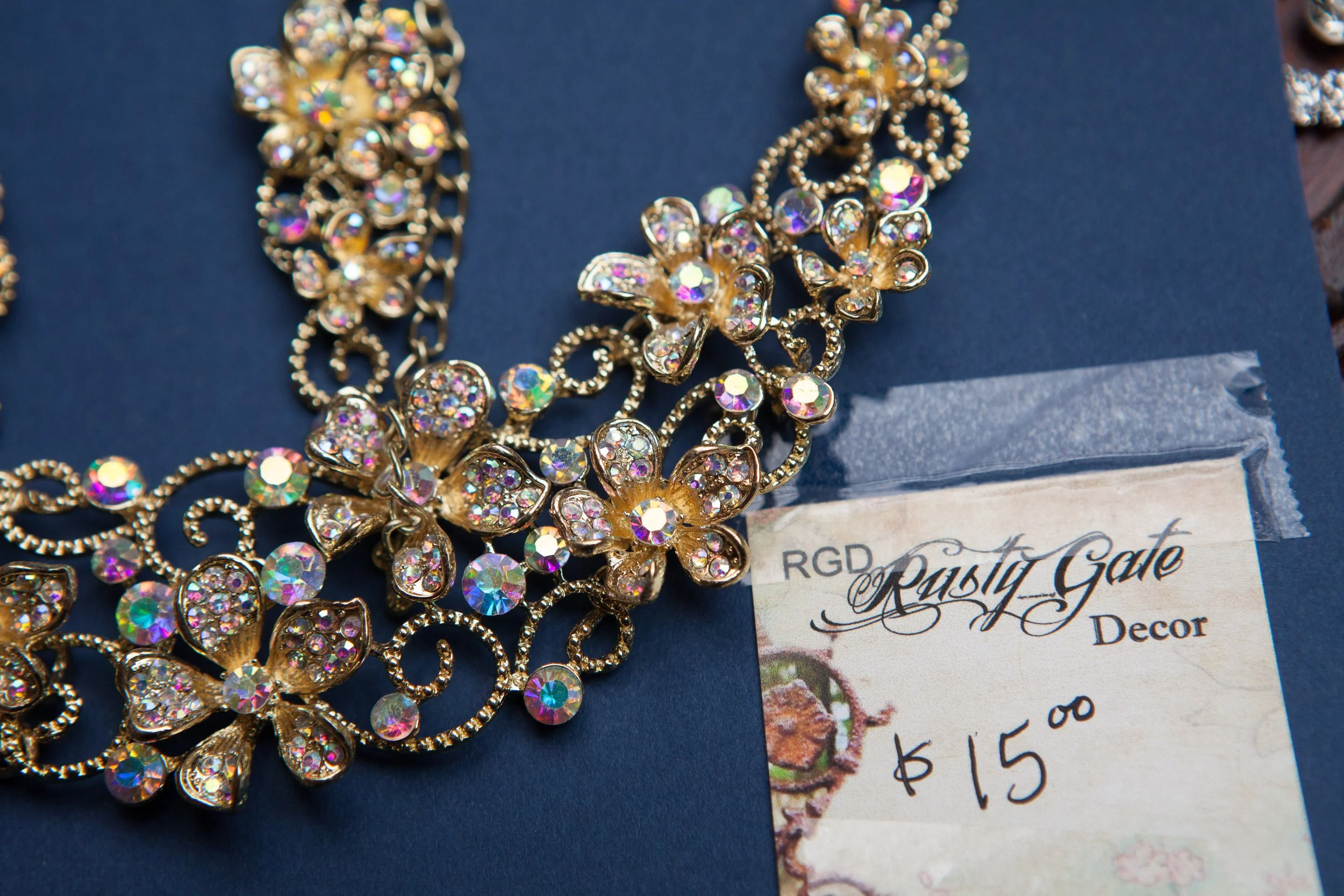 vintage looking jewelry 