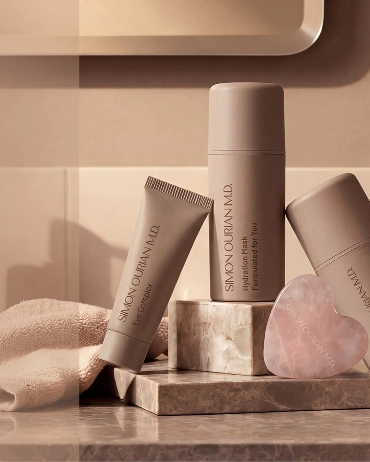 INTERNATIONAL WOMANSDAY 💐

&bdquo;Touch of Love&ldquo; ist mehr als ein Skincare-Set.
Es ist ein Ritual f&uuml;r Frauen, die wissen, was sie wert sind.

Hydration. Straffung. Glow.
Refining Booster, Hydrating Mask, Eye Complex 🎁 plus Rosenquarz Gua