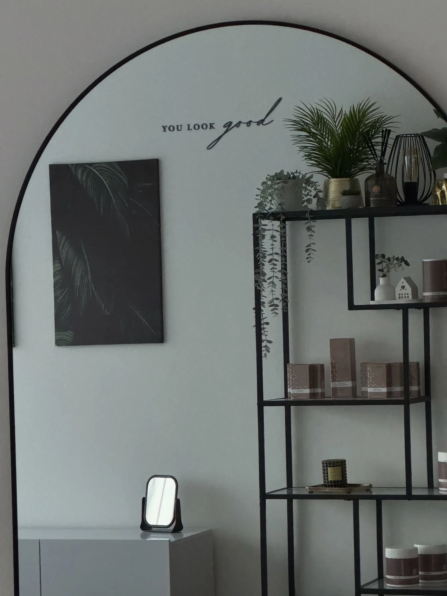 Beautystudio Luanna. Pr&auml;zision. &Auml;sthetik. Nat&uuml;rlichkeit.

Ein Beauty-Studio sollte mehr sein als nur ein Ort f&uuml;r Behandlungen.
Es sollte ein Raum sein, in dem Erfahrung, Ruhe und ein geschultes Auge f&uuml;r &Auml;sthetik zusammen