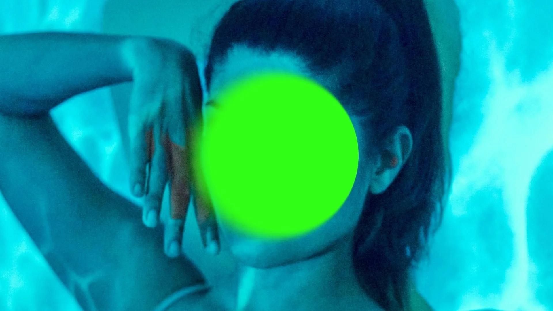 Alexandrine Comte, la fondatrice Les Méditations électroniques, qui créé des espaces d'écoute consciente de méditation, respiration, visualisation sur de la musique techno.
