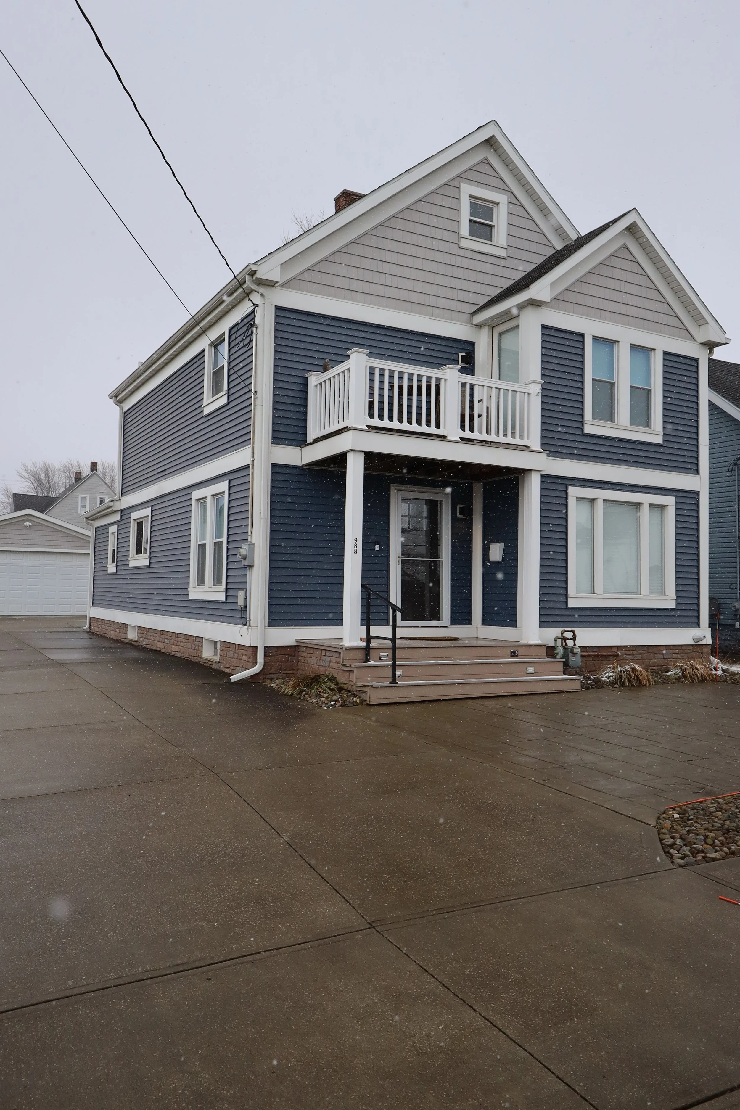 Front porch + upper deck