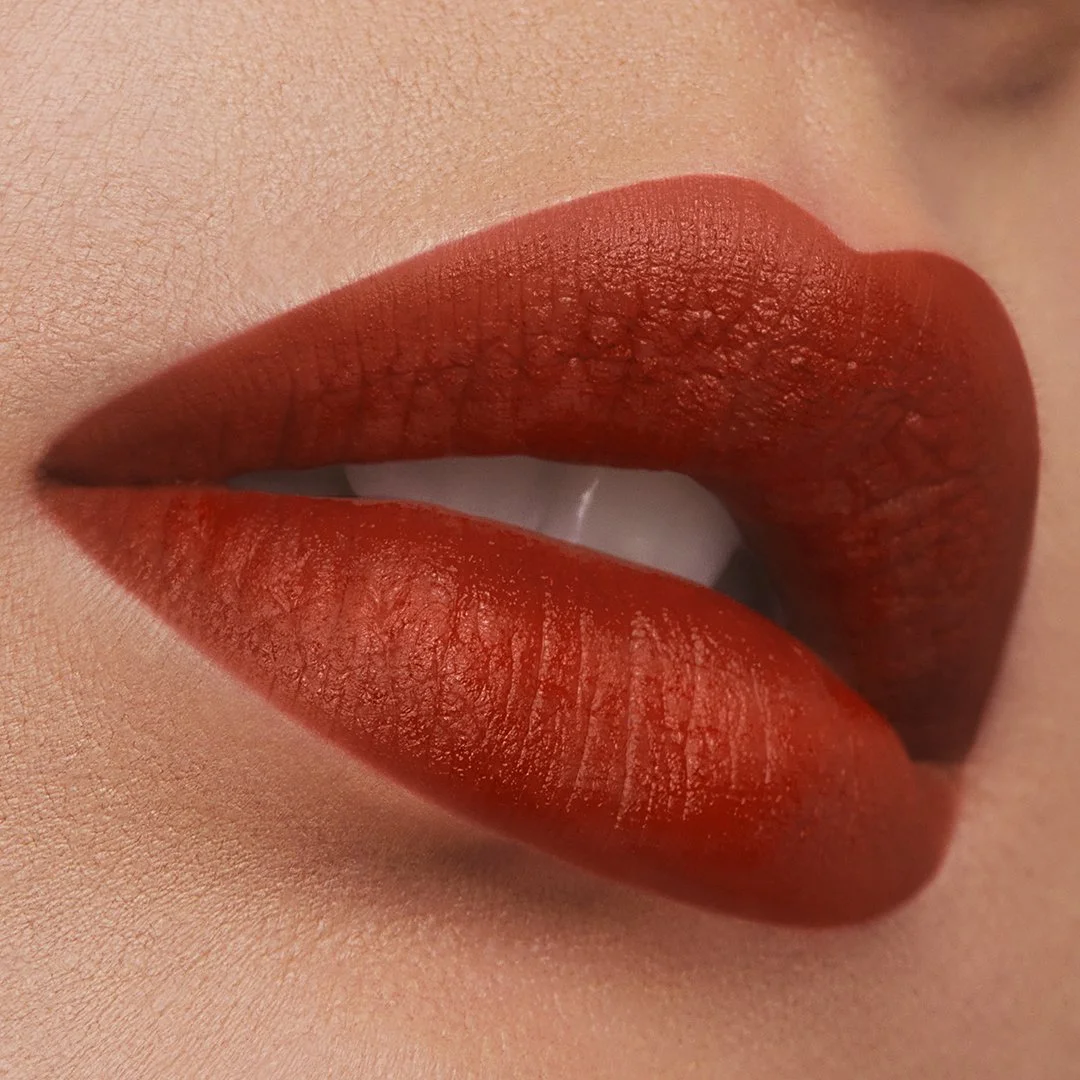 SP23_DIGITAL_PC_Emerald_Matte_MACRO_LIP_Gia_Independent_0791_1080x1080.jpg