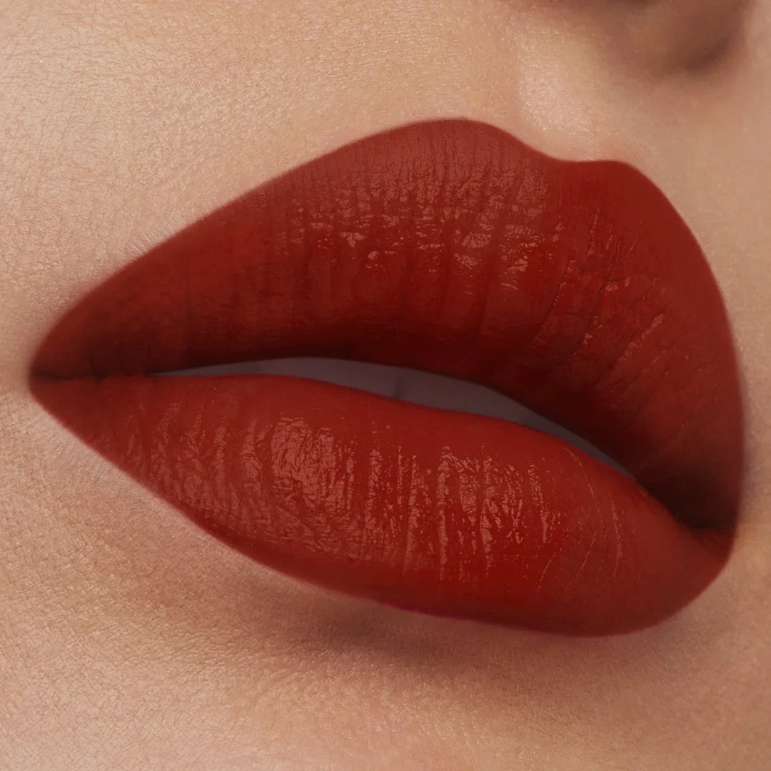 SP23_DIGITAL_PC_Emerald_Matte_MACRO_LIP_Gia_Fearless_0643_1080x1080.jpg