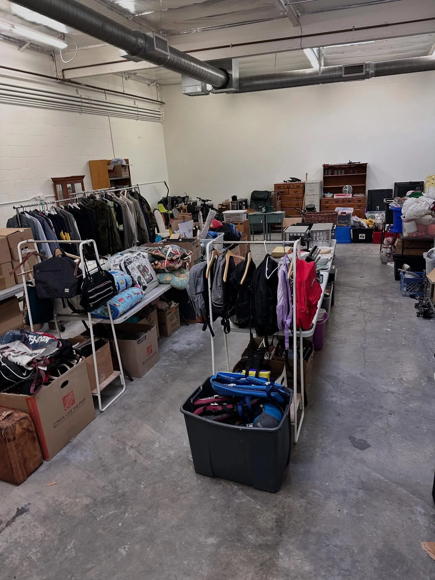 Warehouse sale tomorrow 10-2. 

8855 Canoga Ave

https://www.estatesales.net/CA/Canoga-Park/91304/4654059

#estatesales
@erikslostandfound
