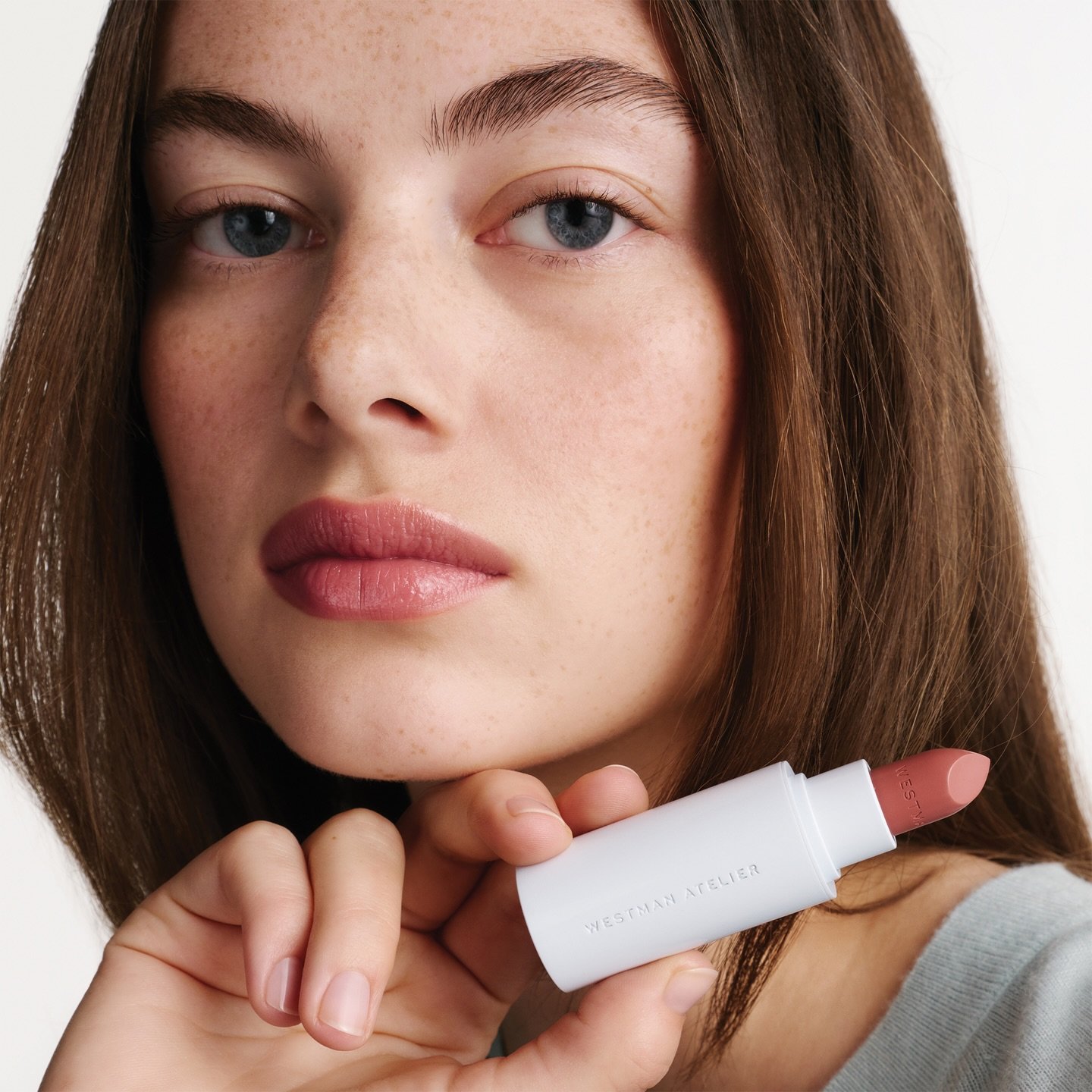 Meet the new Westman Atelier Hydrobalm 💄
A hydrating lip balm that melts into lips with sheer color, glossy shine, and nourishing moisture. Effortless, elevated, and perfect for everyday wear!  Come find your perfect shade today 💕

#westmanatelier 