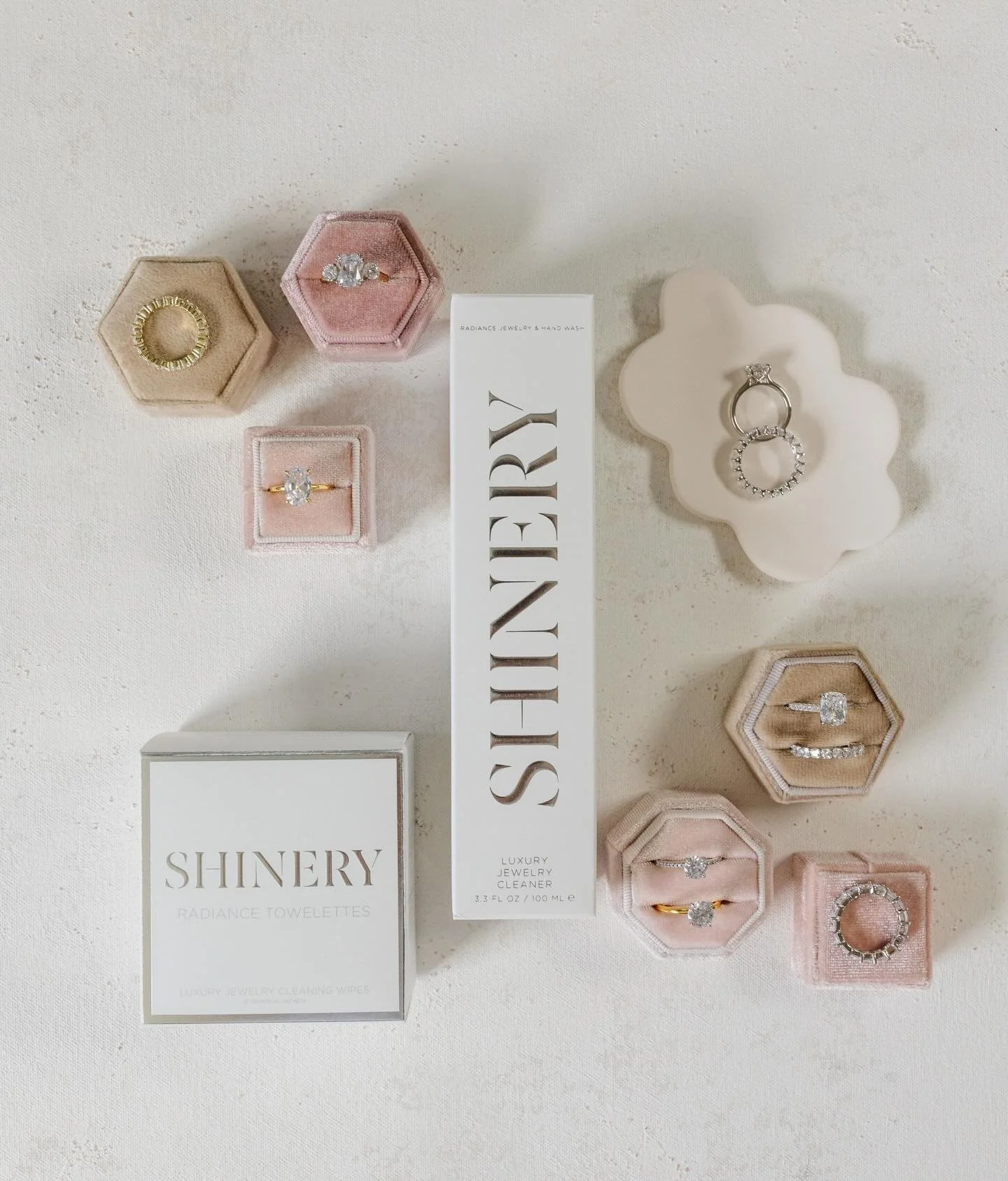 For the mom who deserves a little extra sparkle ✨⁠
⁠
Meet @shinery, the luxury jewelry wash designed to keep your everyday pieces sparkling clean! Easy, chic and one of those gifts she&rsquo;ll actually use every single day.⁠
⁠
Perfect for the jewelr