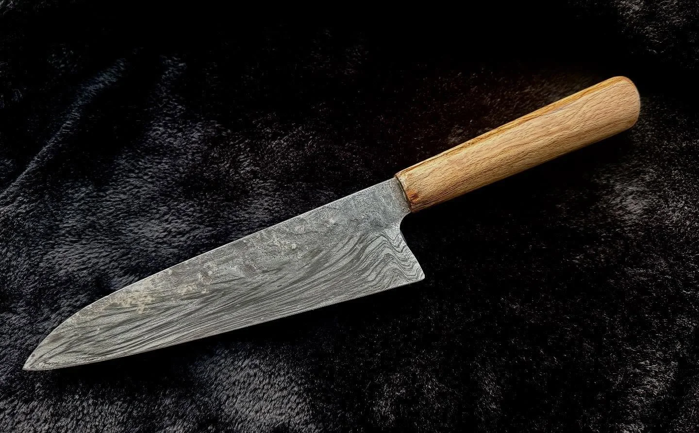 Wolfram Special Santoku 
64hrc 190mm cutting edge Spalted cherry handle.
 
#brutedeforge #wolframspecial #santoku #chef #chefknifes #japanese #cherry #handmade #forged #kitchen