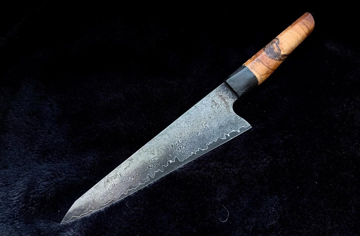 190mm Damascus clad Gyuto
 
195 layer Damascus Gyuto with wolfram special core steel. Ancient bog oak and birch Burl handle.

#gyuto #chefknife #japanesechefknives #damascus #damasteel #chef #forged #handmade #wolframspecial #nickel
