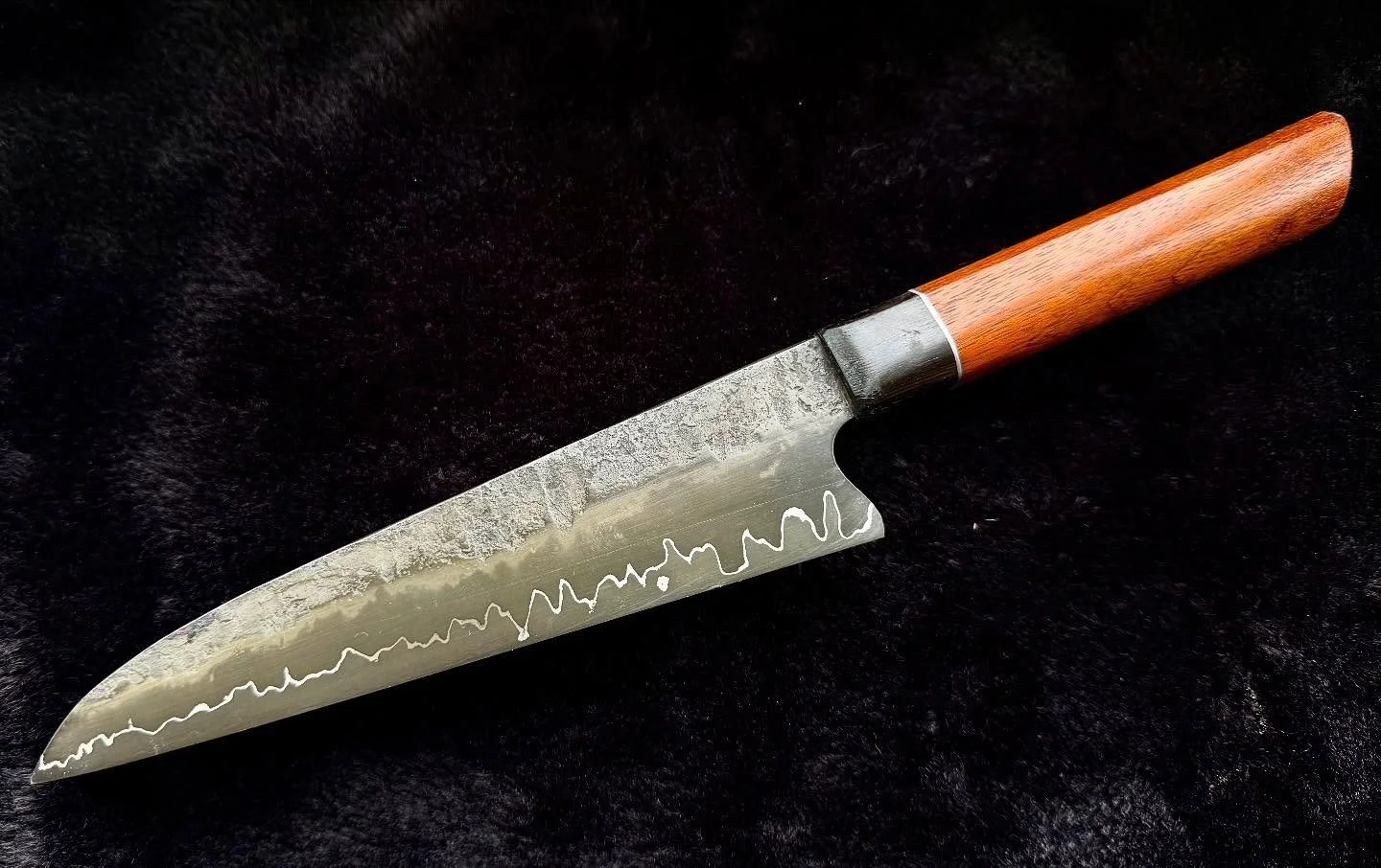 Silver Line Dark Gyuto

Wolfram special core at 64hrc with a big oak and mahogany handle.

#gomai #sanmai #chefknifes #chefknives #wolframspecial #gyuto #japanese #kitchen #chef #mahogany #bogoak #sharp #forge #forged #handmade