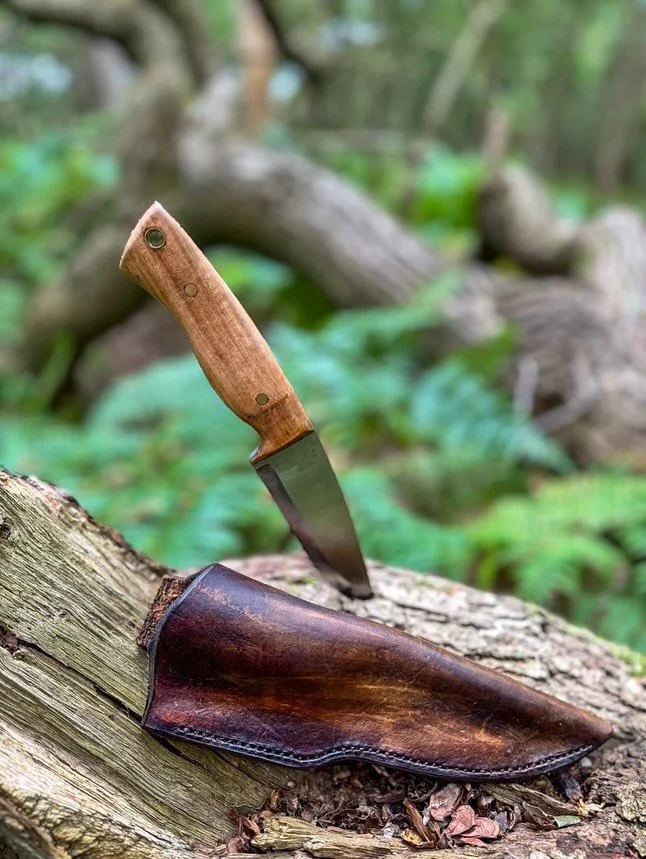 One of my recent bushcraft knives, now in the hands of Pete @pete_a_bloke_outdoors @skills_n_drills_outdoors . Loving these shots he&rsquo;s taken out in the wild 🌲🔪. Looking forward to hearing his thoughts in the upcoming YouTube review.

#bushcra