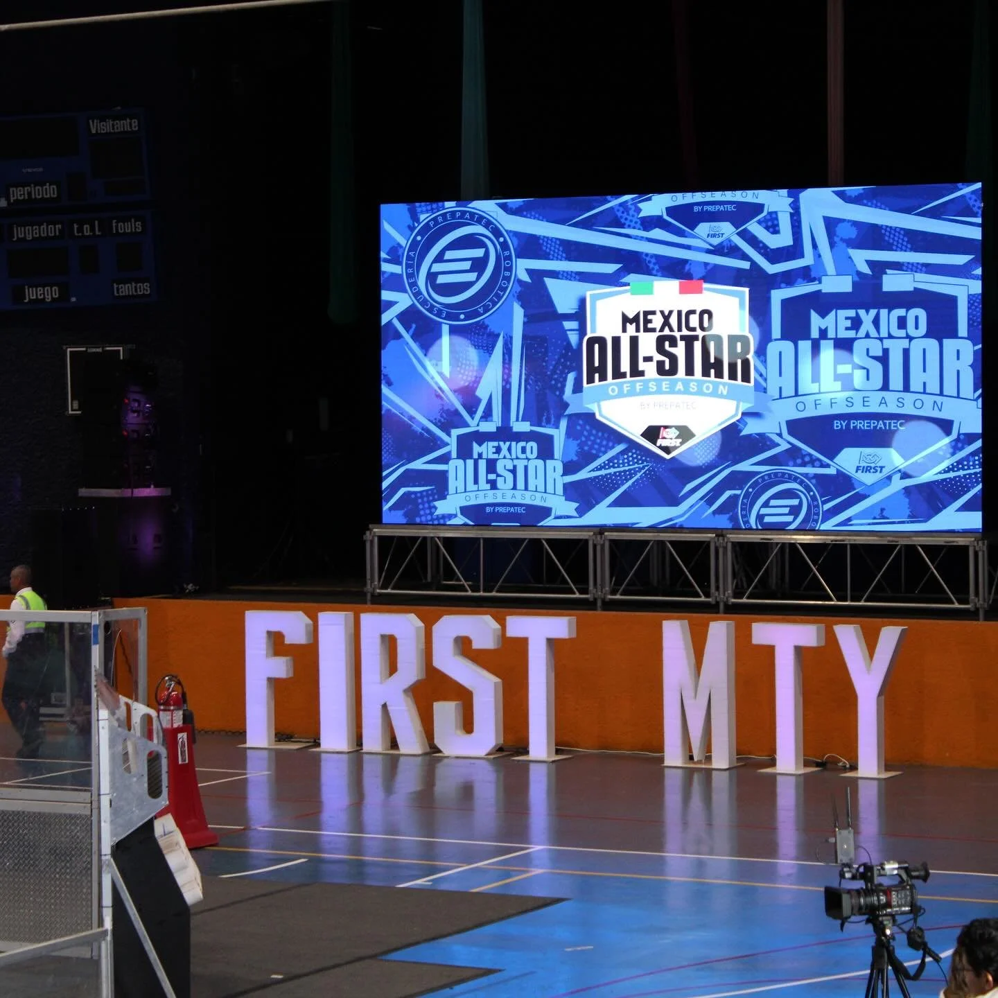 FRC Offseason &mdash;&gt; complete. 💙⚙️. Thanks for the memories, the matches, and the moments. Until next time!! #omgrobots #robotics #silvertalon #frc #recap #itsjustthebeginning