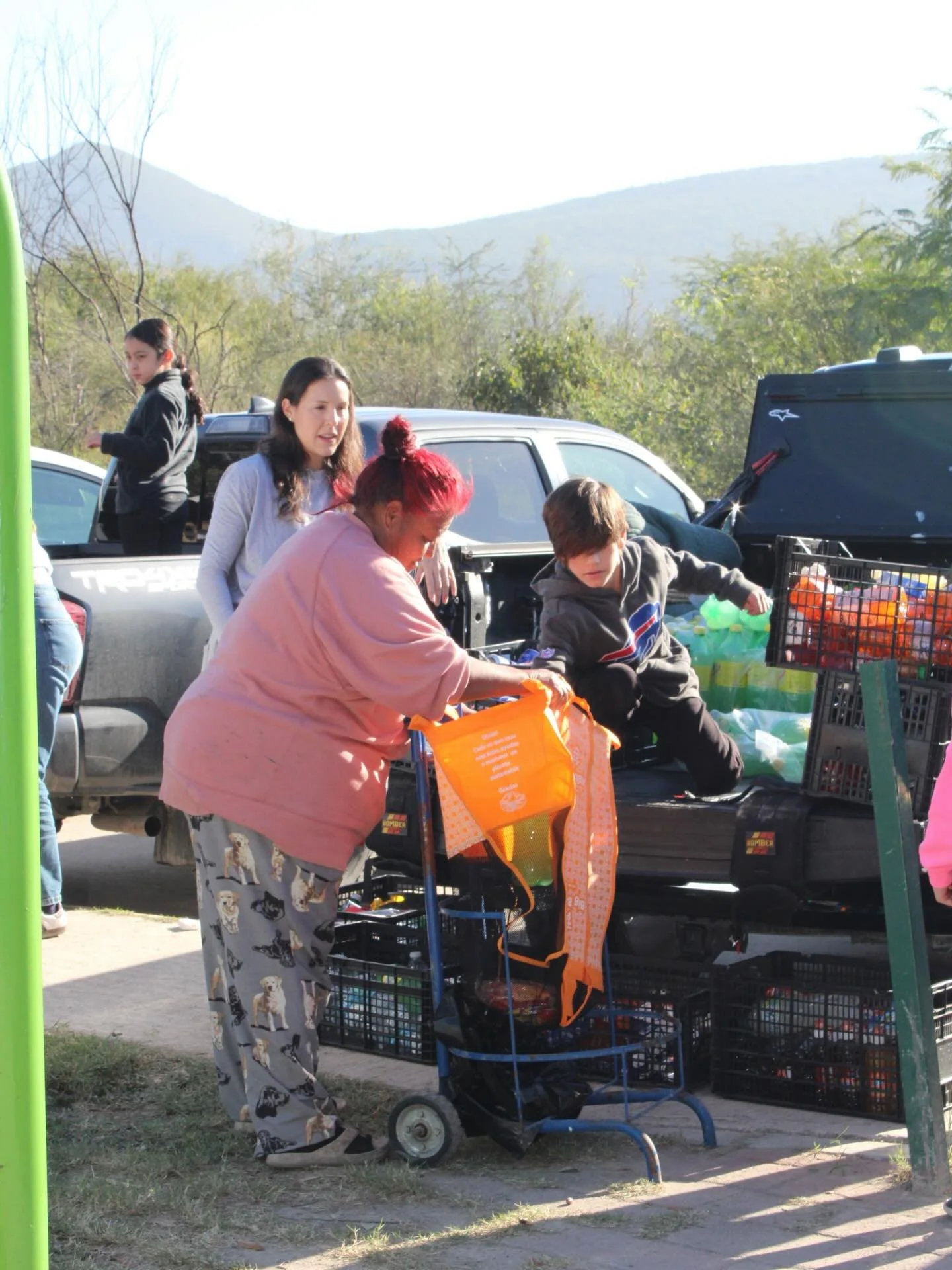 Last week, we had the honor of giving back to a beautiful community by sharing clothes, toys, food and more, alongside La Fundaci&oacute;n Enrique Yturria Garc&iacute;a 🧸❤️

We were reminded that robotics isn&rsquo;t just about building robots &mdas