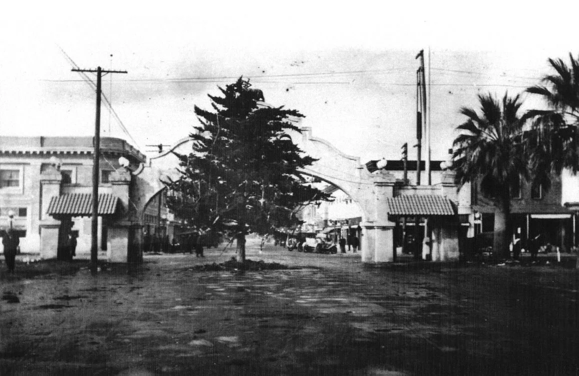 Vintage Lodi: Lodians gather to celebrate a merry Christmas in December 1914