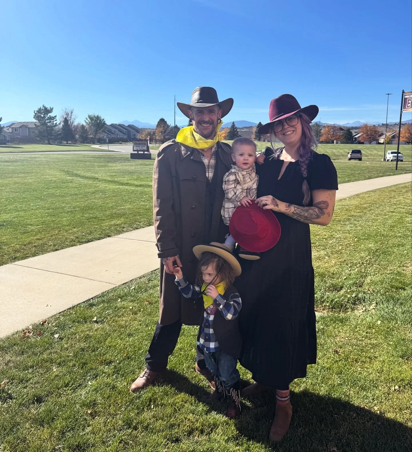 Happy Halloween week from my family to yours 🎃👻🤠

Spooky season is my favorite season. And welcome to all the spooky babies this month!! 

#birthdoula #spookyseason #happyhalloween