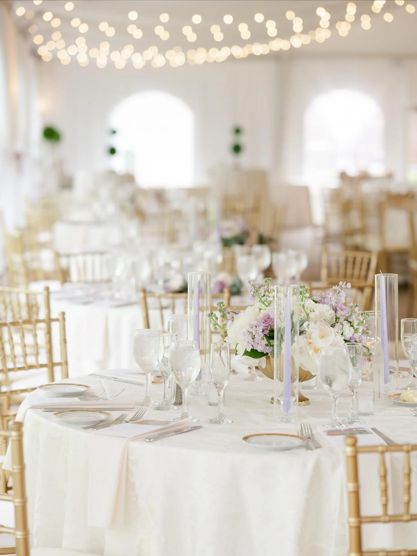A vision of timeless romance! ✨ Our latest reception setup features soft, luminous lighting, creating a dreamy ambiance that’s pure magic. The tables are dressed in crisp white linens, providing a perfect canvas for the delicate floral centerpi