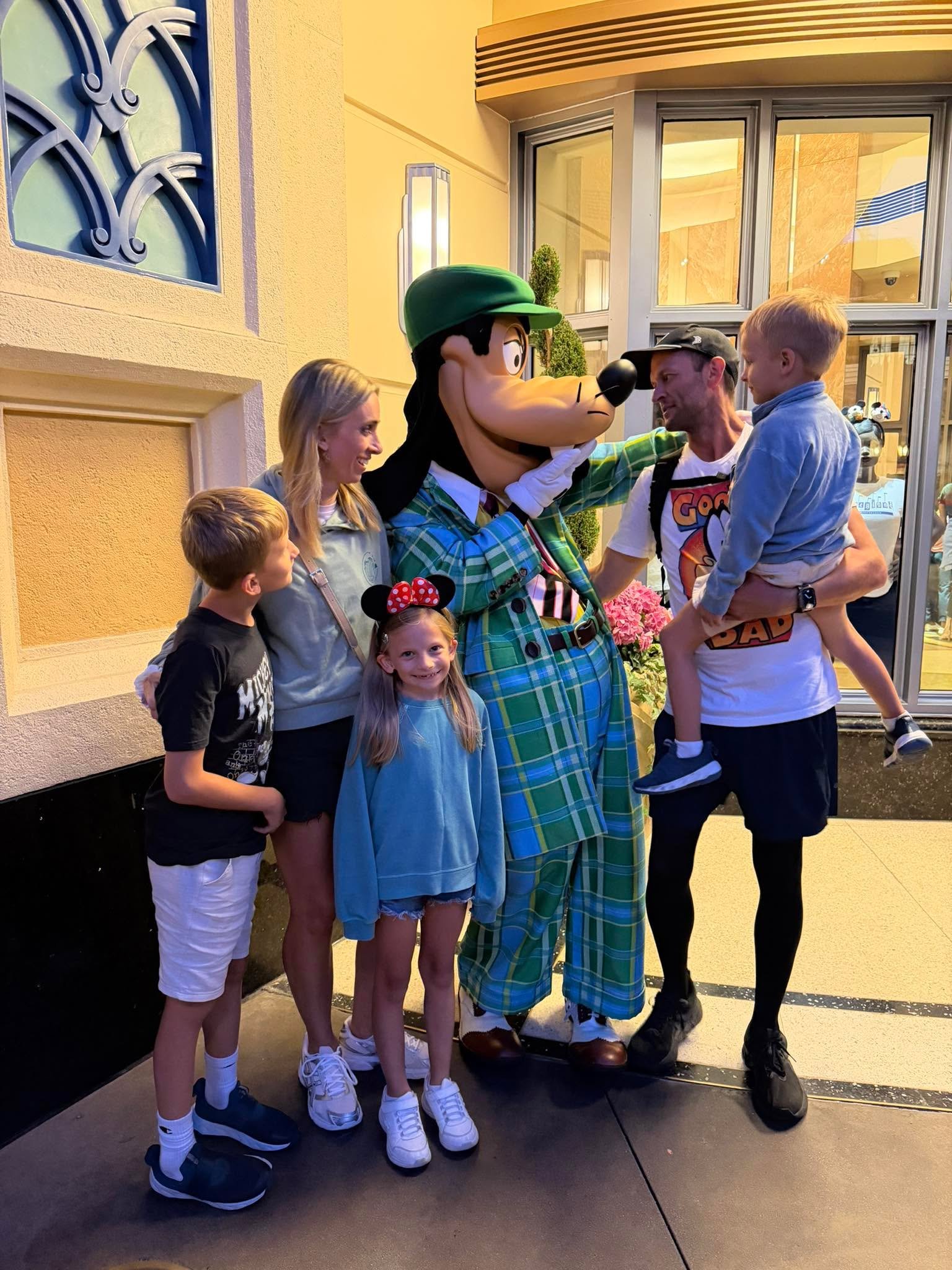 Basically the best day of all time. 

Seriously regret my years long Disney boycott.

Also, told Goofy the importance of not showing up to work hungover and ruining his resum&eacute;.