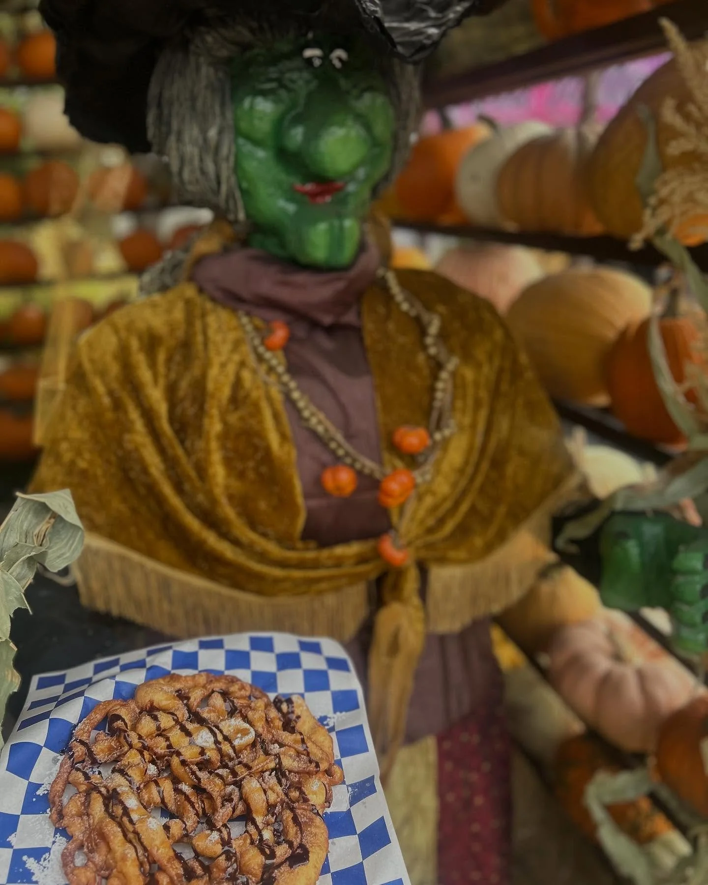 🎃WITCHFEST🎃

Come try our delicious funnel cakes, pretzels, and lemonade!