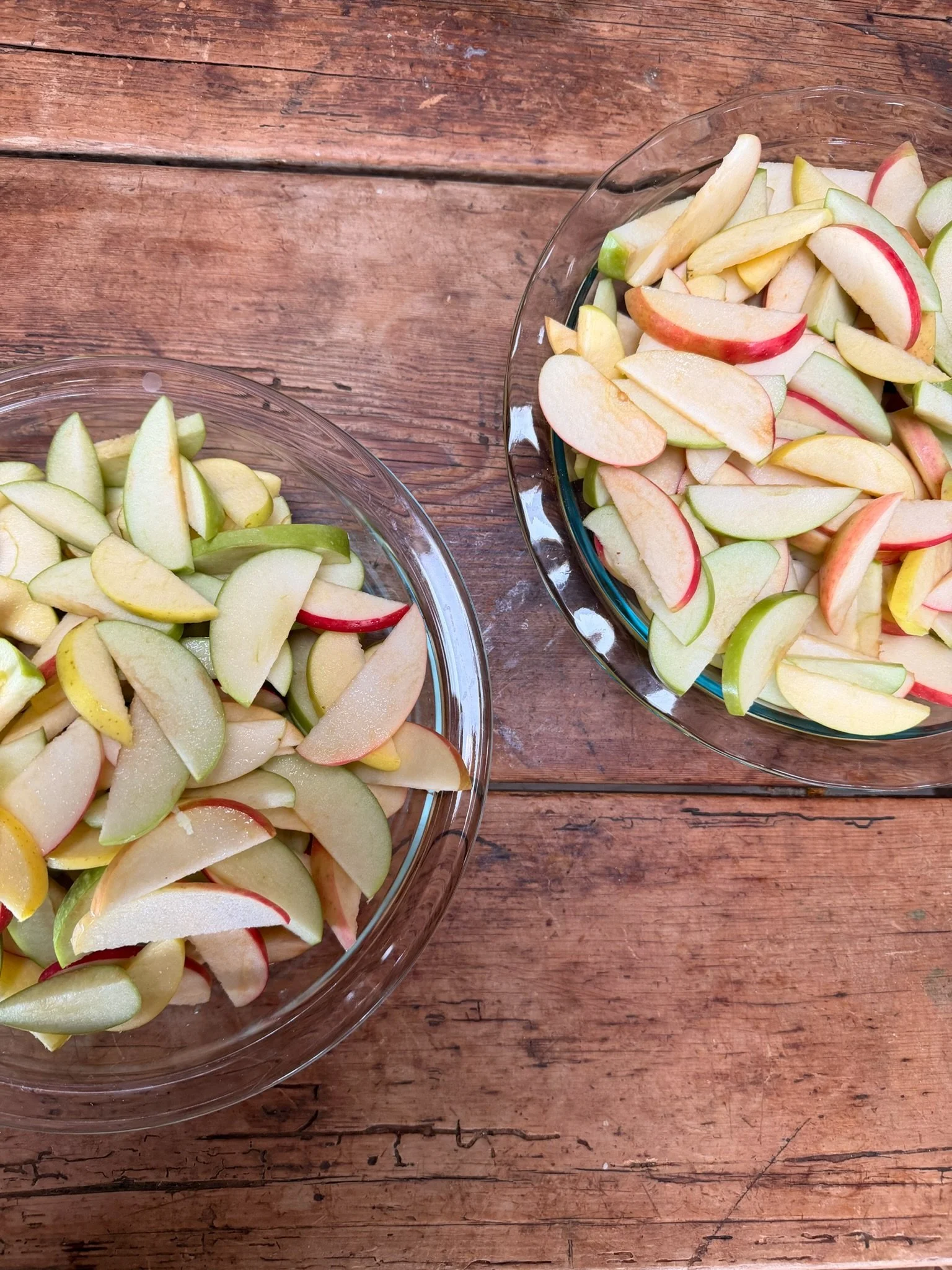 sliced apples.jpg