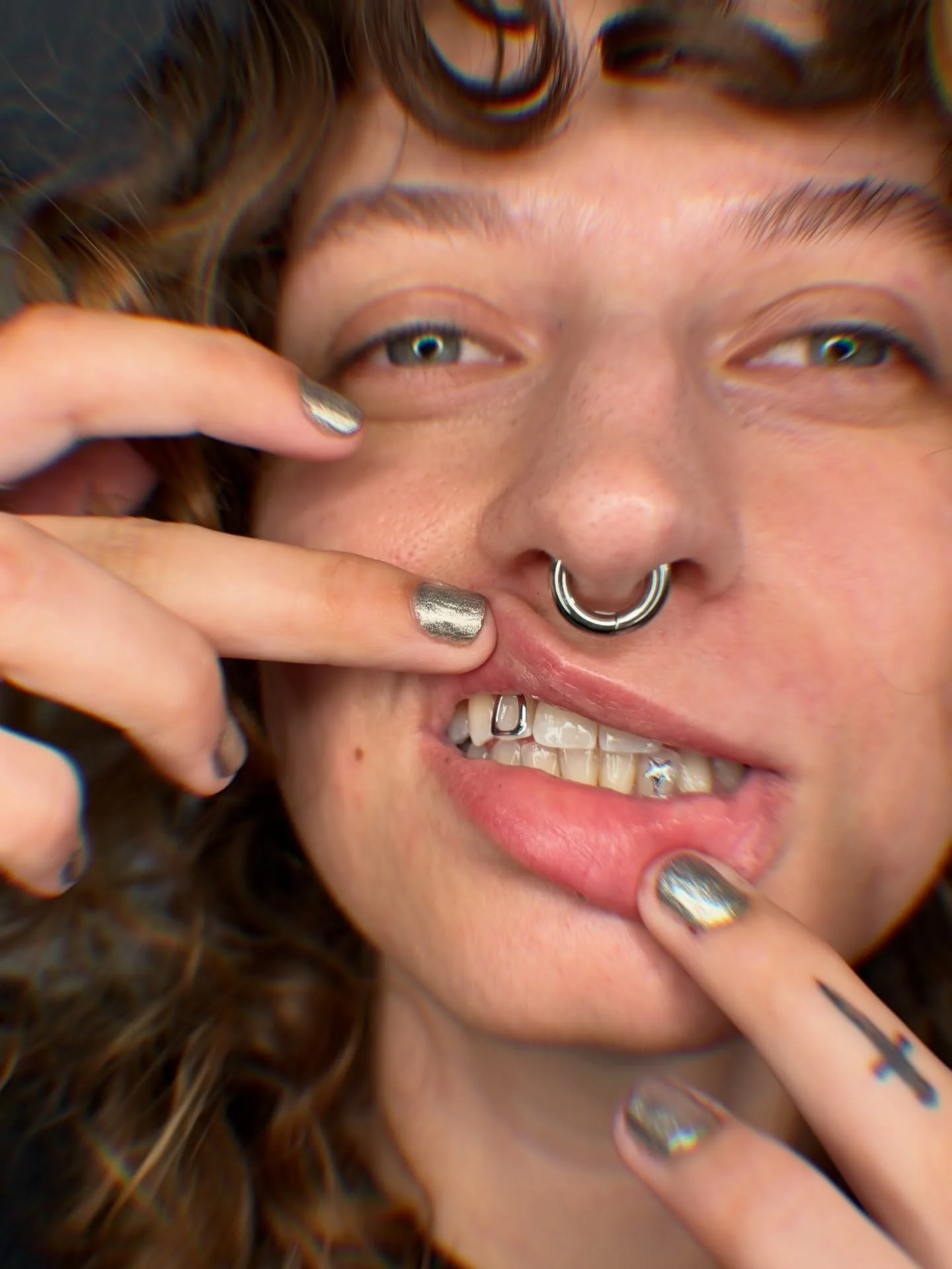 Smiles shine brighter with these new 18k Gold Tooth Gems by @haightstjules ✨ she&rsquo;s always getting in fun tooth goodies, check out her selection of bling and get some for the holidays and beyond! 

DM her to book a time slot, or ask about walk-i