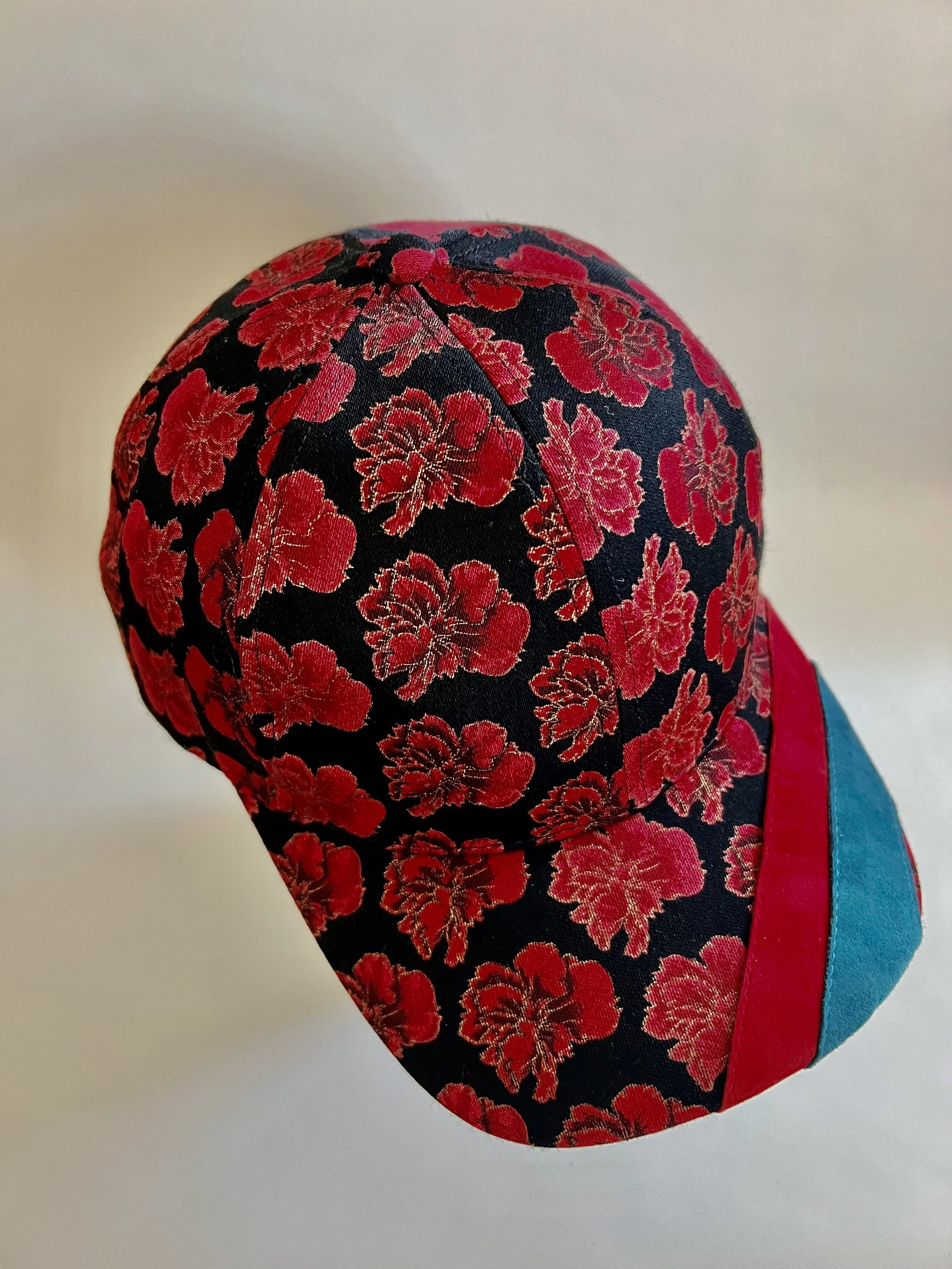 Noire Fiore Cap