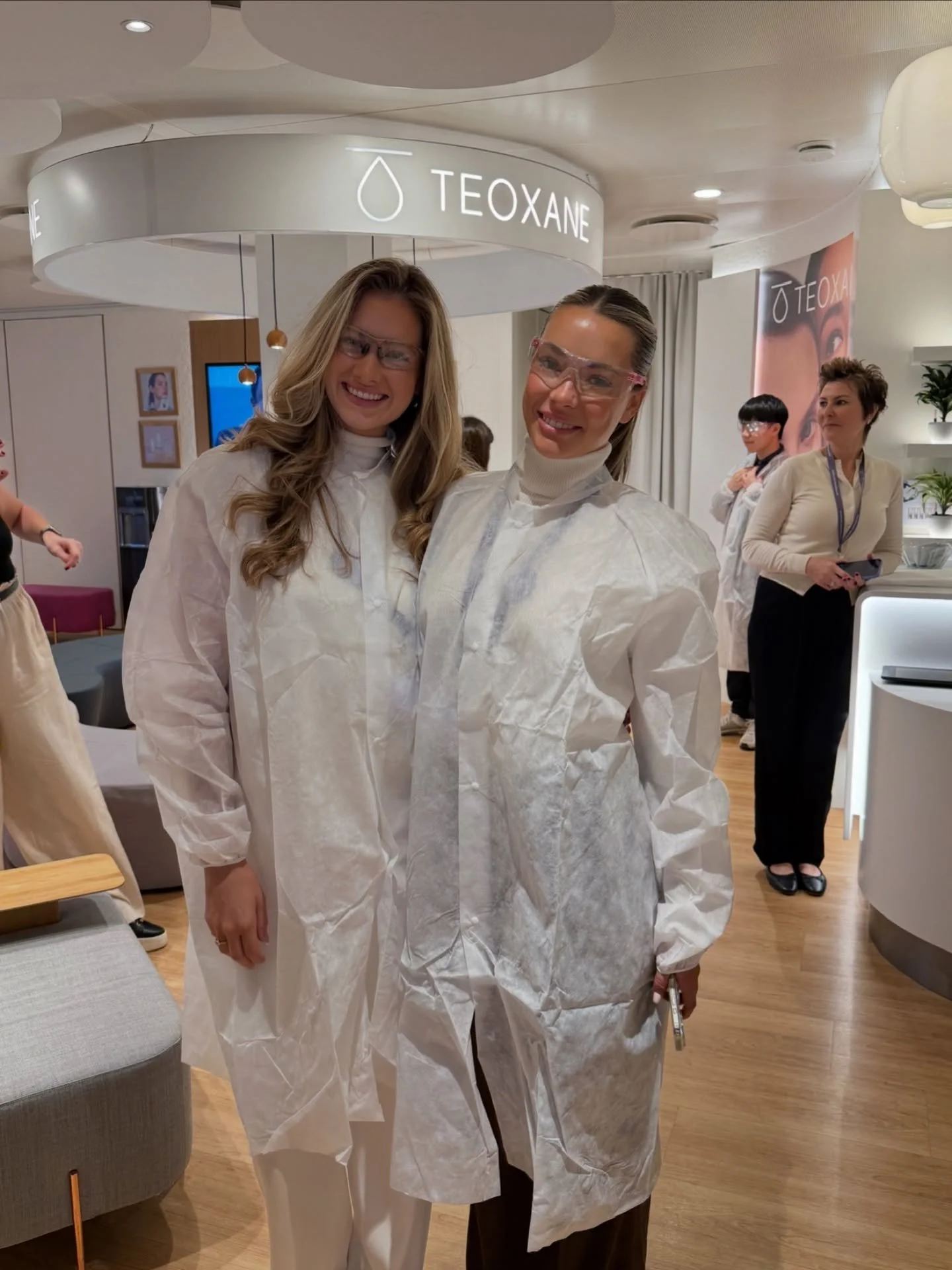 A (late) recap of day 2 at the Teoxane HQ in Geneva, Switzerland!!

Day 2 the girls were incredibly fortunate to have exclusive access to the laboratories and manufacturing facilities at the Teoxane HQ. This allowed them to watch and follow the full 