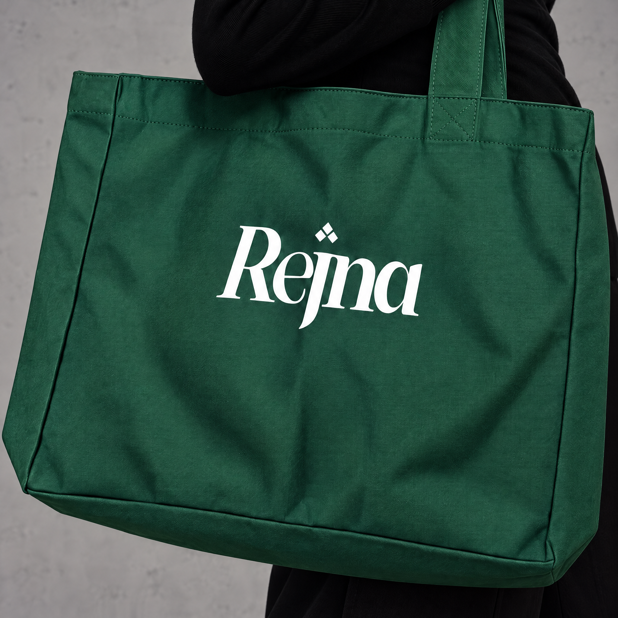 Tote Close up.png