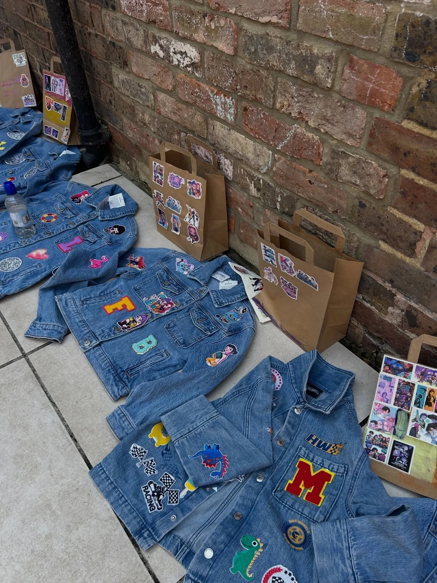 💜🎤 K-POP PARTY VIBES! 🎤💜

What an amazing time we had celebrating Orla&rsquo;s K-pop themed birthday at the weekend! ✨

The party was packed with creativity as everyone designed their own personalised denim jackets using loads of fun patches, bef