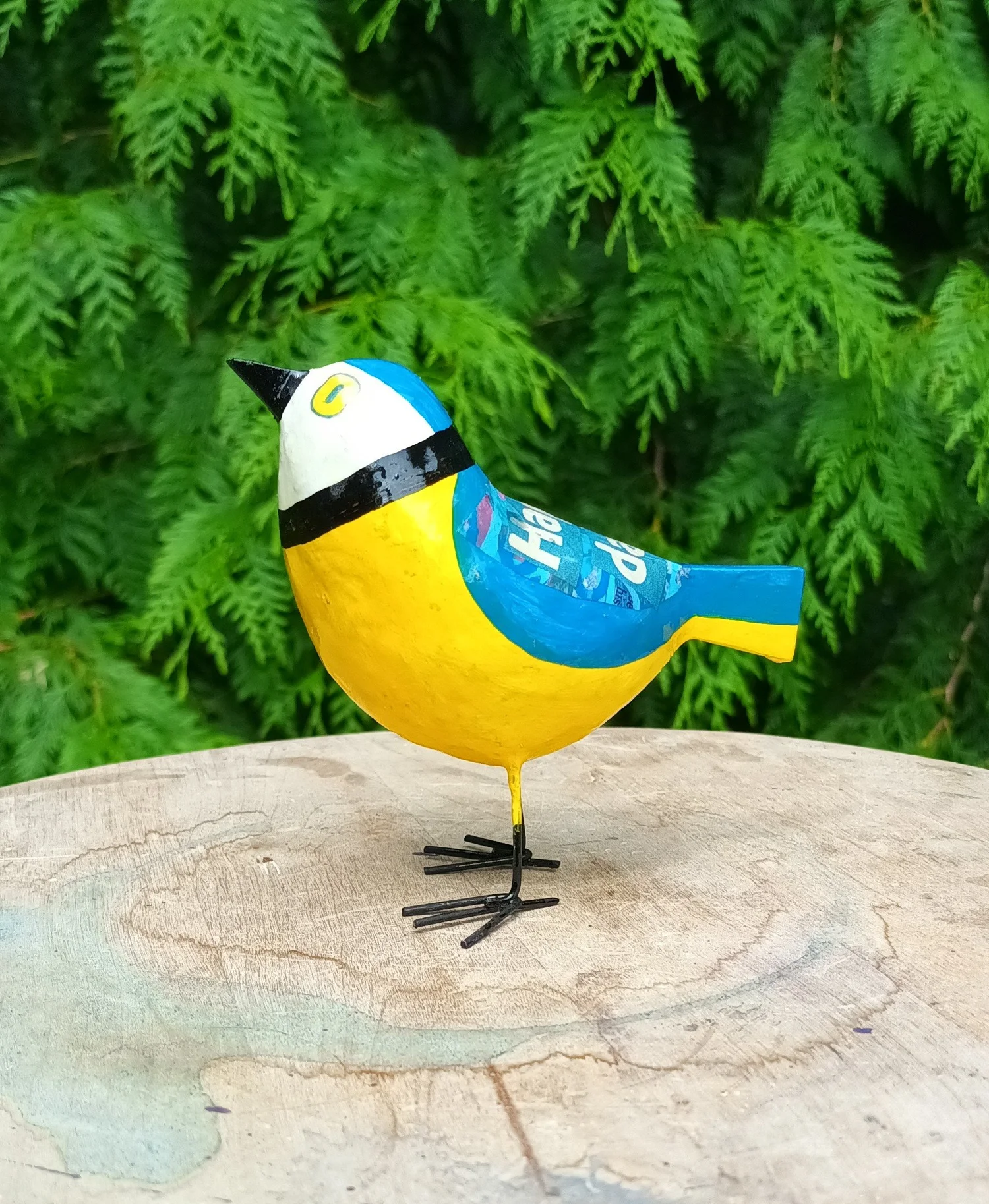 Cinciallegra Su Cazzuola - Decorazione Da Giardino In Resina Vivid Arts BG-TROW-F