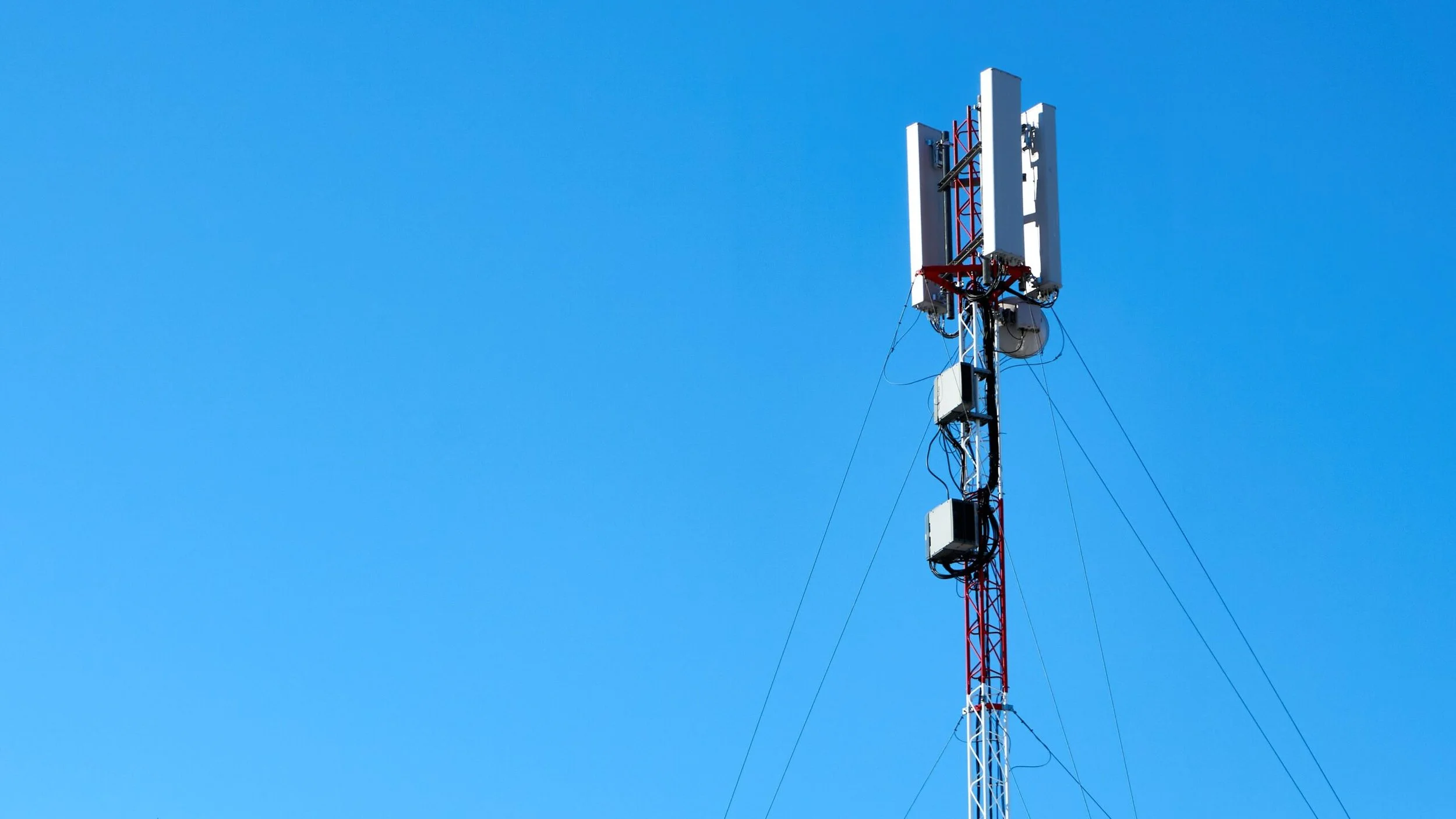 Switching it up: a closer look at bidding patterns in the US 3.45 GHz auction