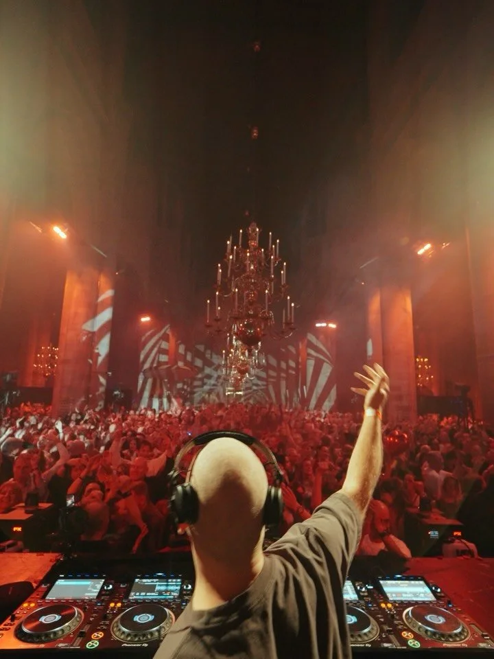 No introduction needed! @stefanvilijn komt de boel op zn kop zetten b2b met @fridaynightsmusic 

Get ready 😍! 💙🪩