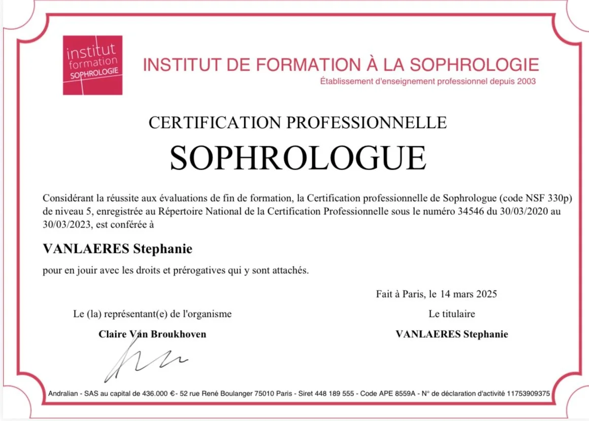 Certificat professionnel de sophrologue délivré par l'institut de formation à la sophrologie, daté du 14 mars 2025, avec la signature de Claire Van Broukhoven et le nom Vanlaeres Stephanie.