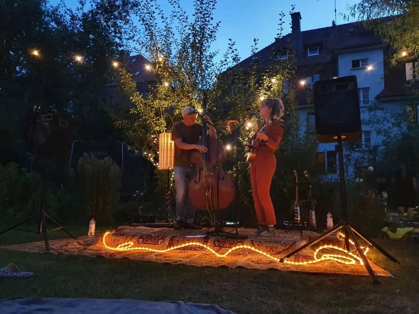 Der Sommer geht zu Ende, die Tomatenernte wird weniger, und wir werden auch schon ganz nostalgisch. Aber es gibt auch noch ein paar sch&ouml;ne Stops im Herbst: 

4.10 Liedjesmakersfestival, Almelo 
18.10. Katharinenkirche, Oelsnitz/Voigtland
22.10. 