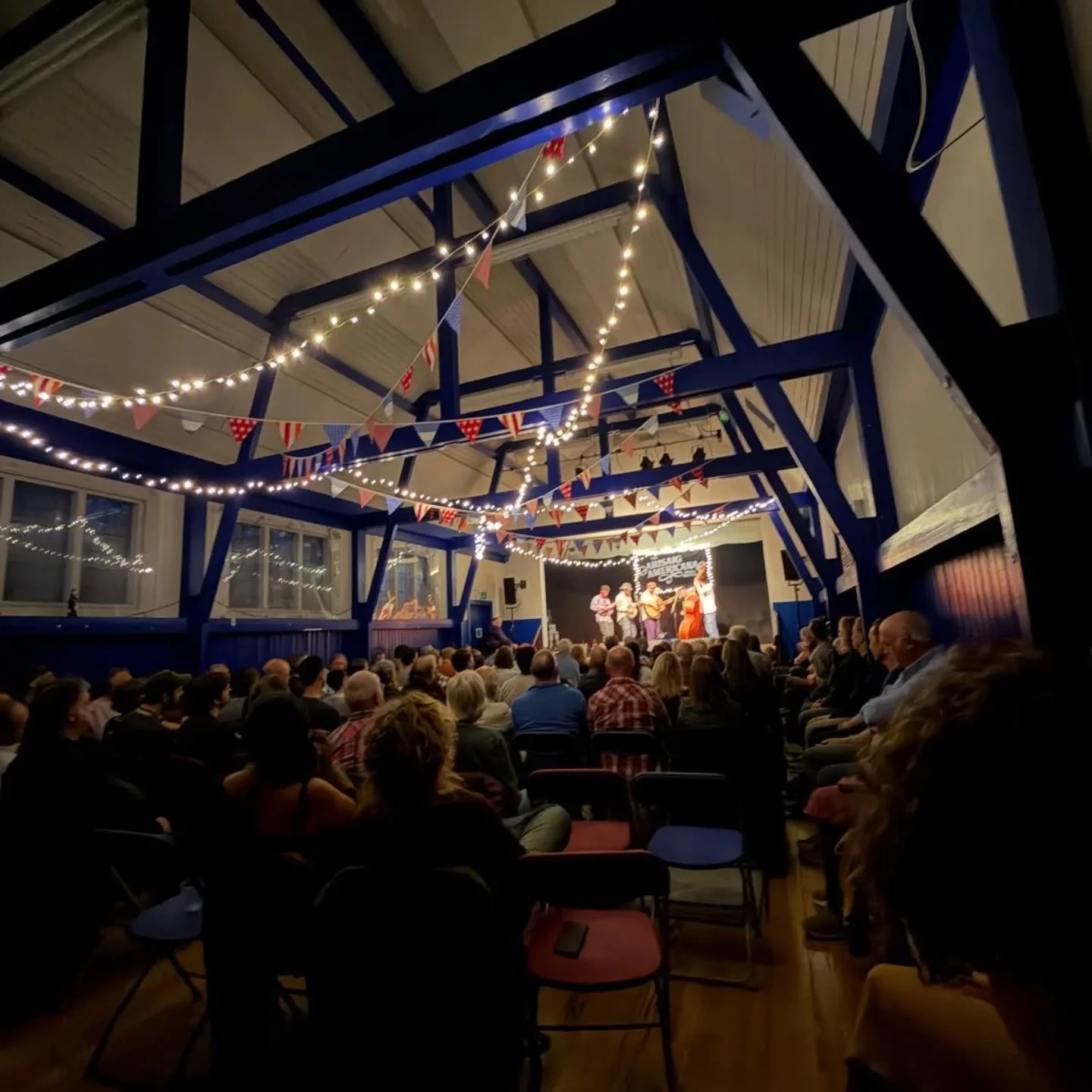 Some impressions of our short but extremely sweet tour through Scotlands highlands, islands, restaurants, living rooms and folk music venues!! Thank you again for @arisaigamericana and @arranfolkfest for having us &hearts;️&hearts;️&hearts;️And of co