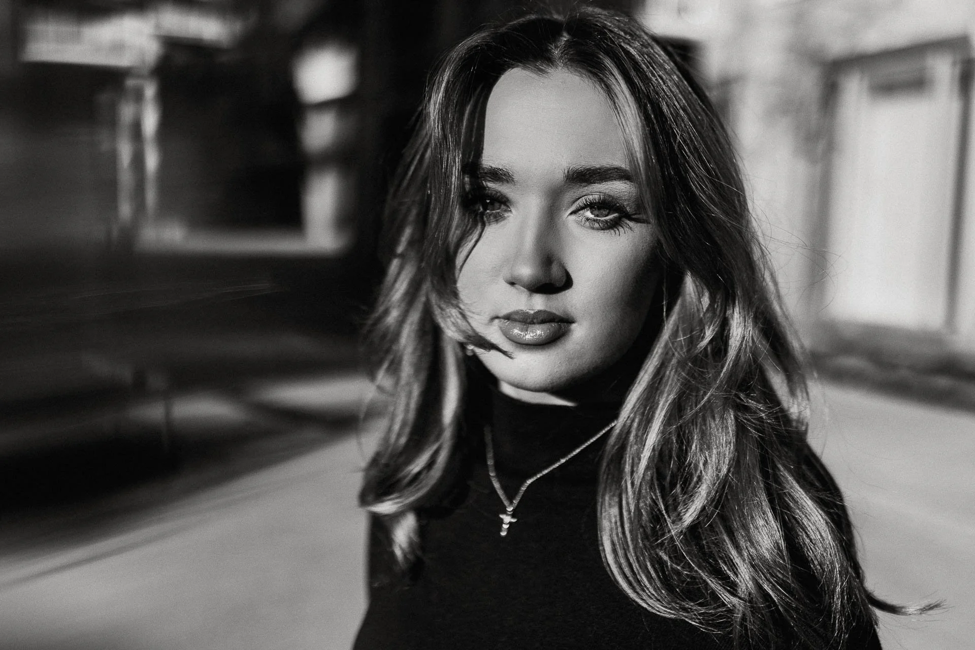 portrett av Sofie Ferrarese Fotografering av mennesker til bokprosjekt for Iman Meskini, utgitt på Pullman Publishing. Portrettene er fotografert i naturlig lys i Oslo.