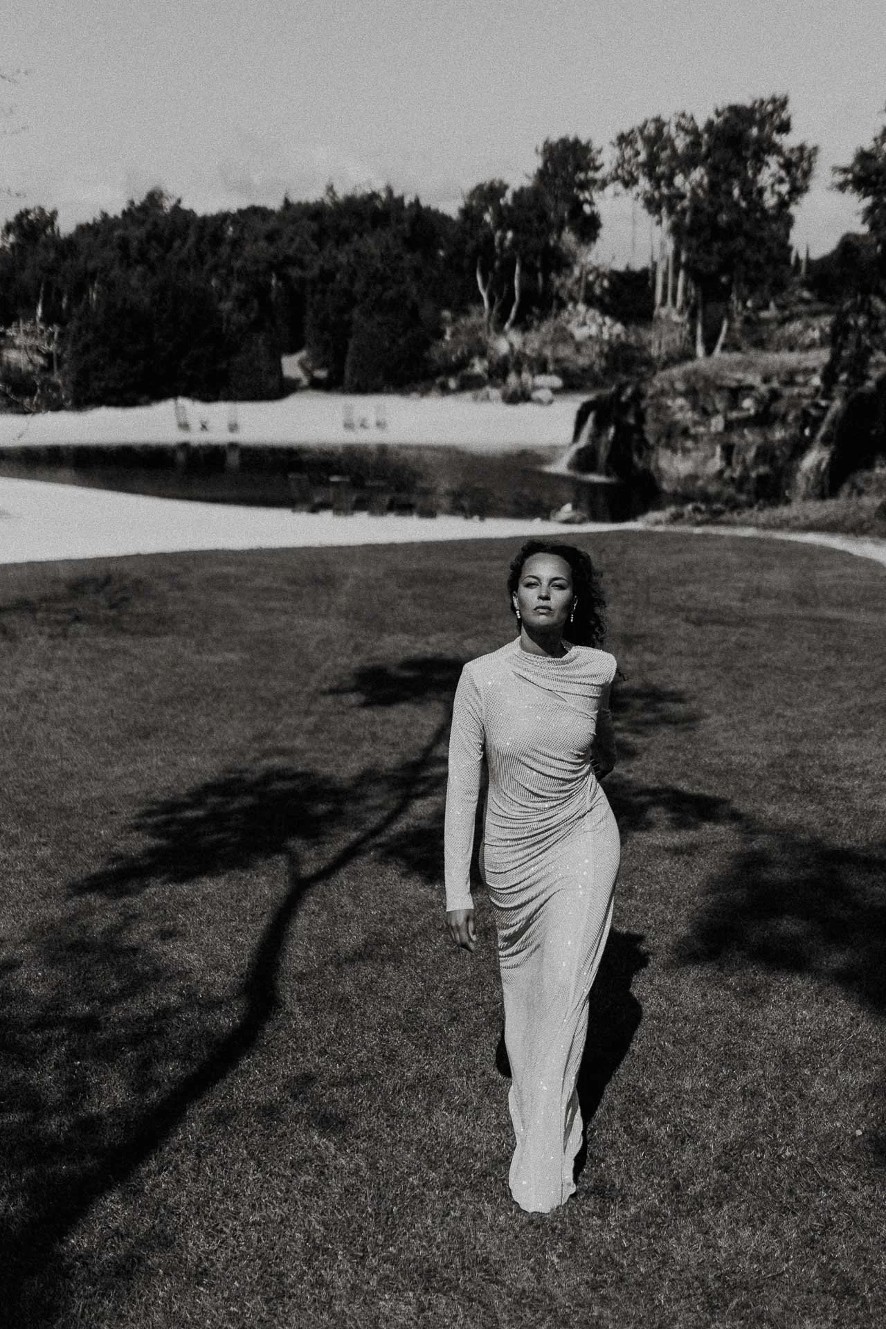 Bilder av modeller Anne Regine Ellingsæter, Vilde Vengnes, Camilla Waage og Ingrid Langdalen fra fotografering for Reli Fotograferingen foregikk på flor og fjære med natur og fargerike plagg