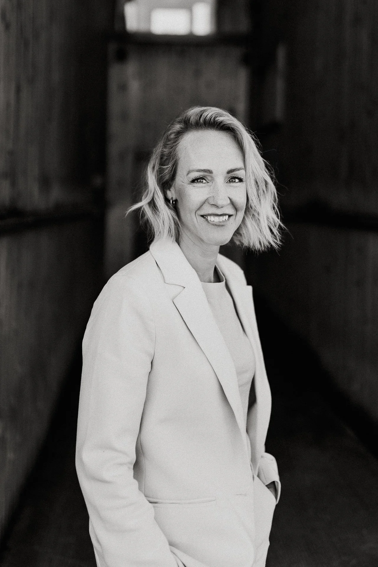 Bildene for Frænd som viser ansatte i arbeid, miljøet rundt dem og maten som serveres. naturlig lys tatt ved Innovation Dock