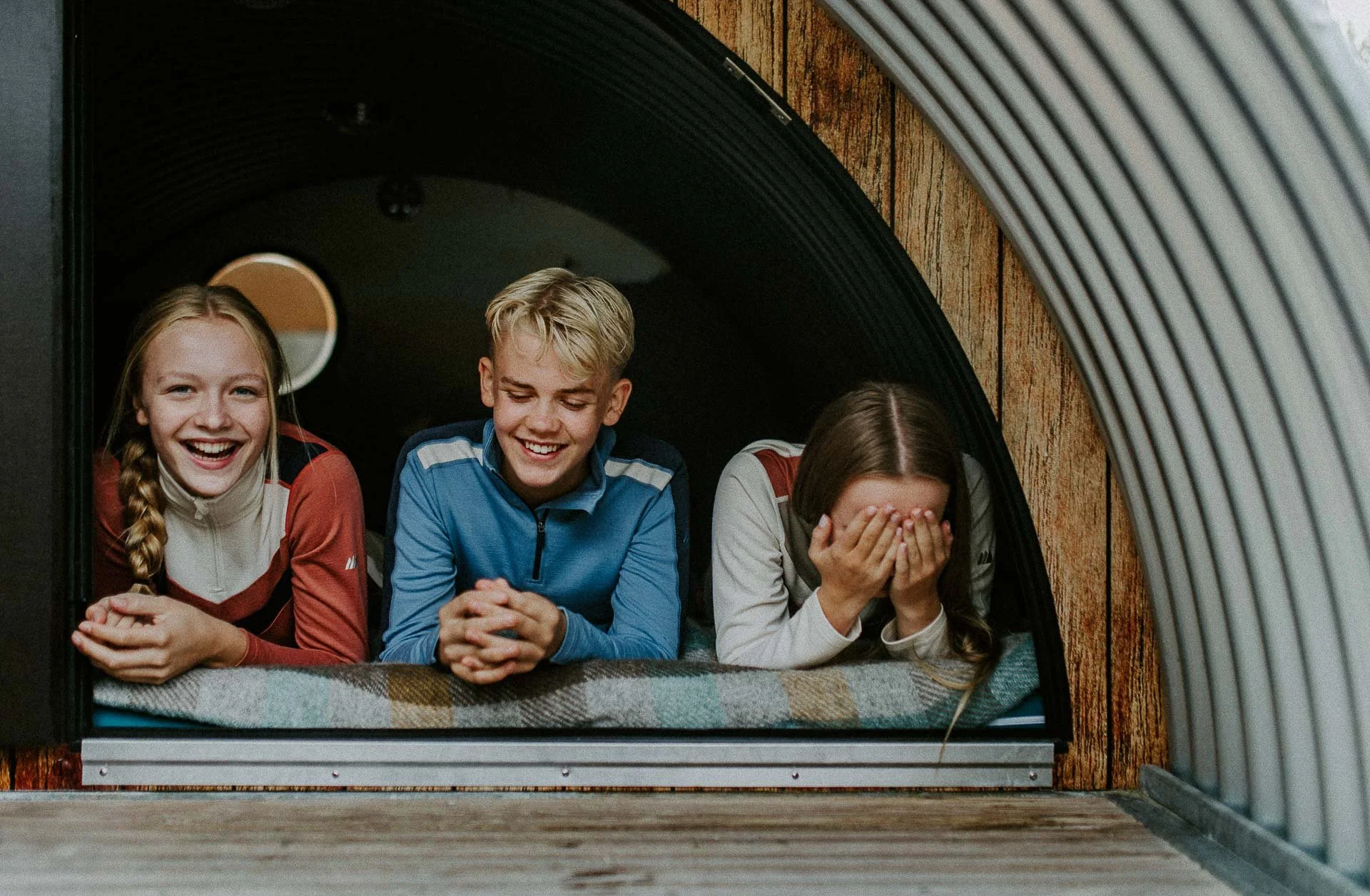 Bilder av modeller, junior, fra fotografering for Skogstad Junior tatt ved Preikestolen Basecamp