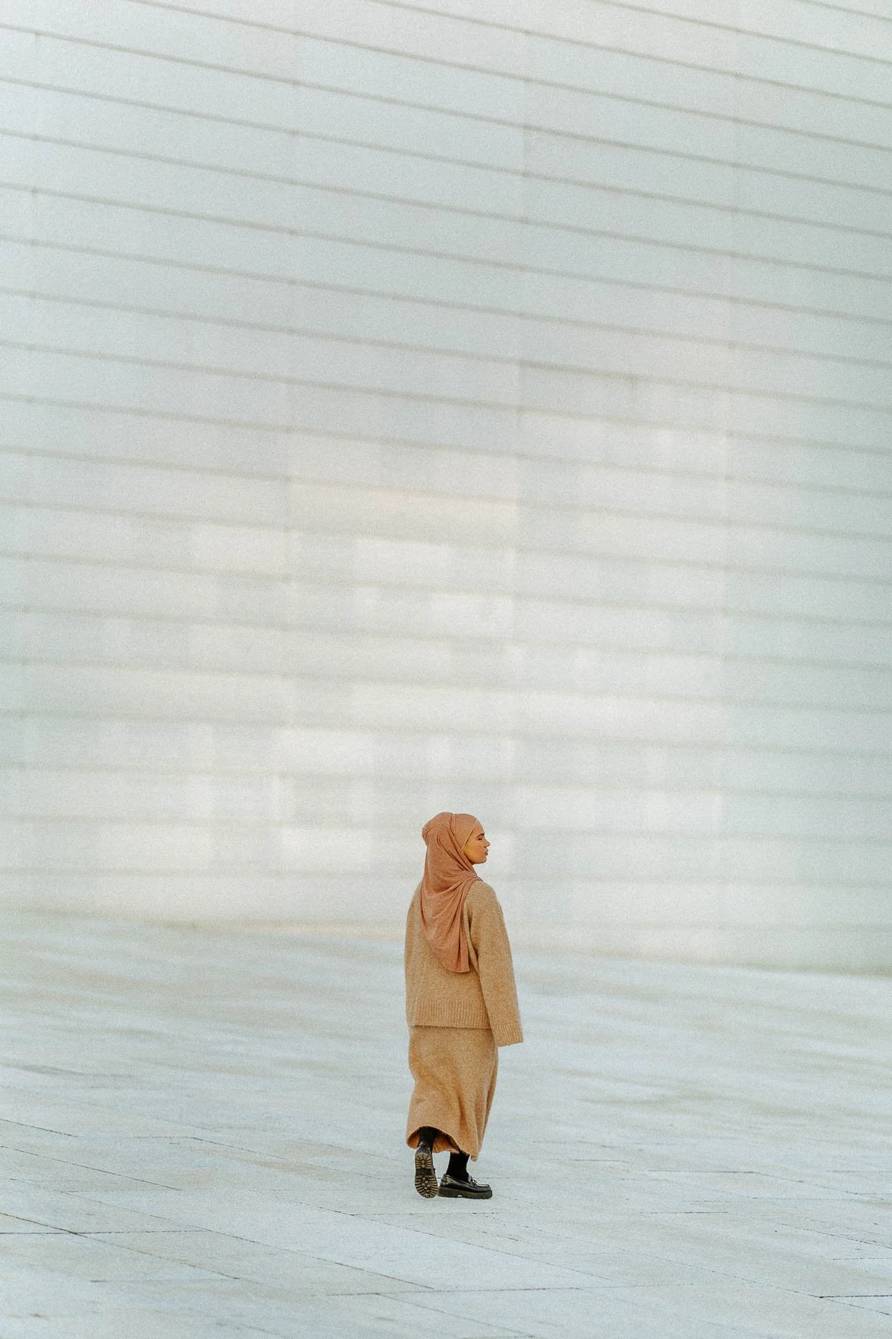 portrett av Iman Meskini  Fotografering av mennesker til bokprosjekt for Iman Meskini, utgitt på Pullman Publishing. Portrettene er fotografert i naturlig lys i Oslo.