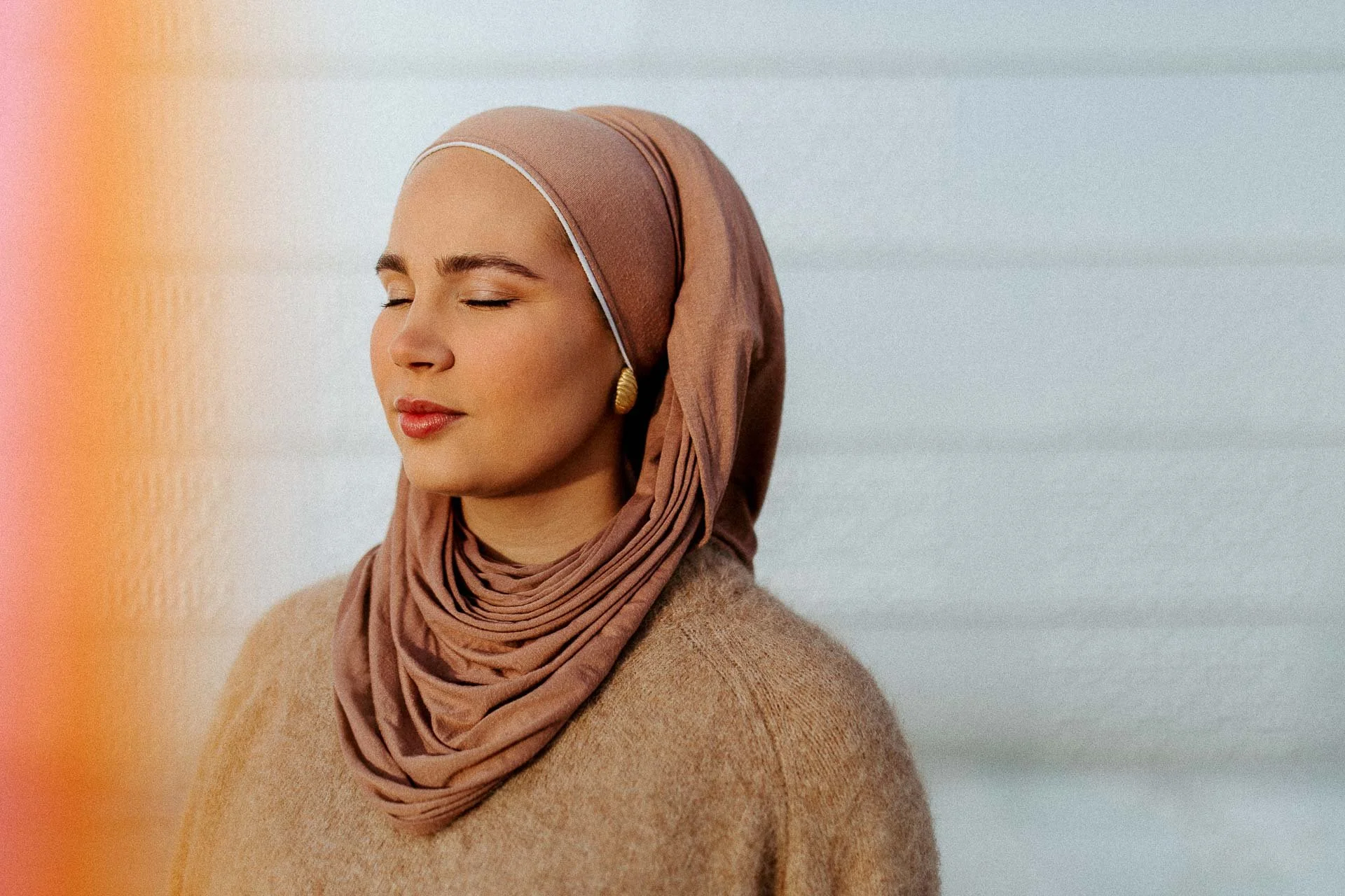 portrett av Iman Meskini  Fotografering av mennesker til bokprosjekt for Iman Meskini, utgitt på Pullman Publishing. Portrettene er fotografert i naturlig lys i Oslo. operataket