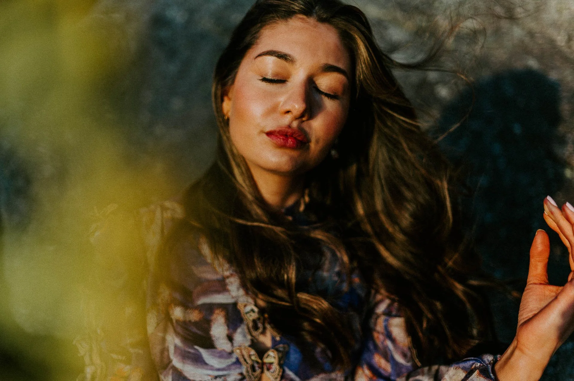 Bilder av modeller fra fotografering for Reli natur og fargerike plagg