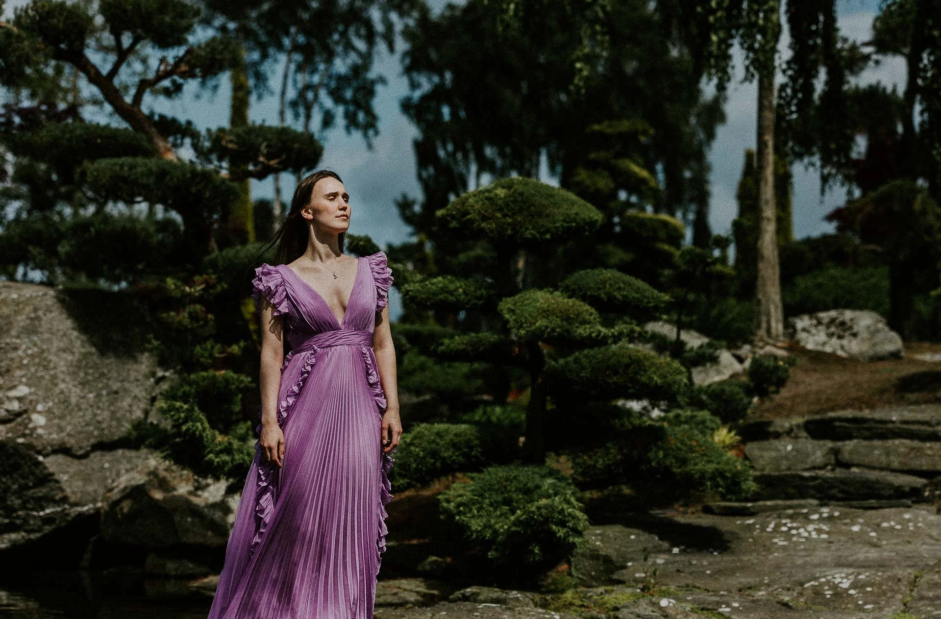 Bilder av modeller Anne Regine Ellingsæter, Vilde Vengnes, Camilla Waage og Ingrid Langdalen fra fotografering for Reli Fotograferingen foregikk på flor og fjære med natur og fargerike plagg