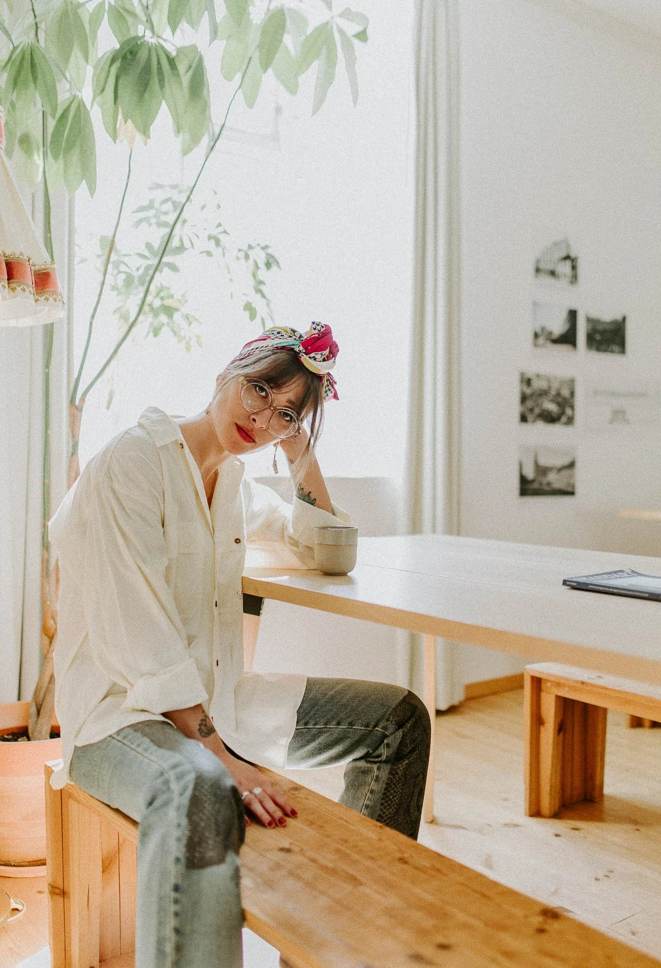 fashionshoot med modeller, en kvinne og en mann,  for paninaro vintage med stylist malin hovde tre ulike antrekk på hver av dem italiensk uttrykk 